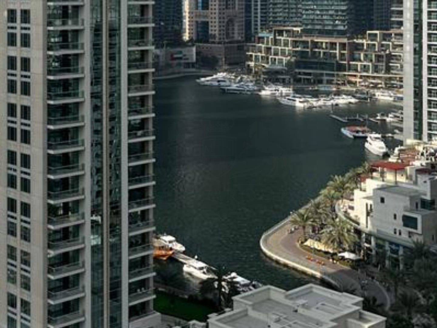 Marina View| Next to Metro| Chiller Free