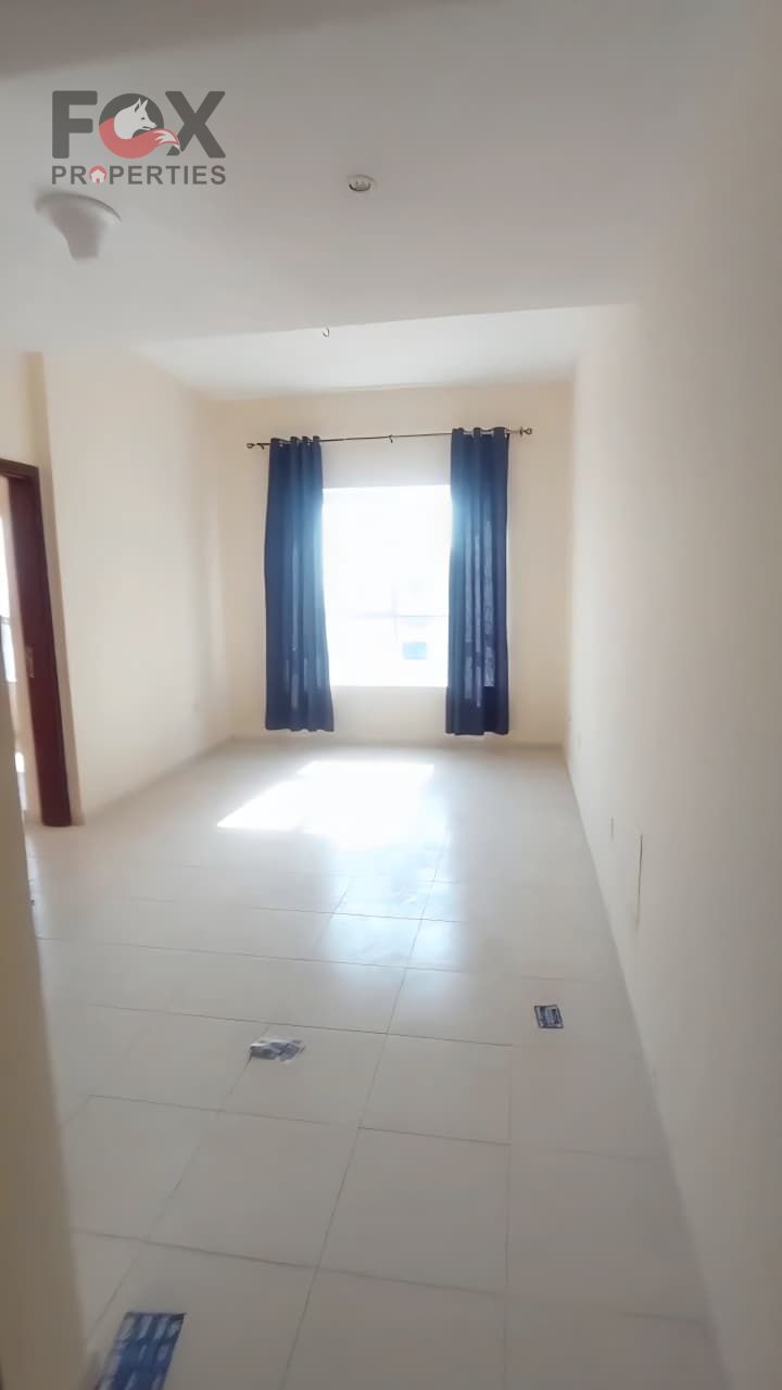 One-bedroom apartment with a living room for sale, with a spacious area and open view. An ideal apartment for living or investment.