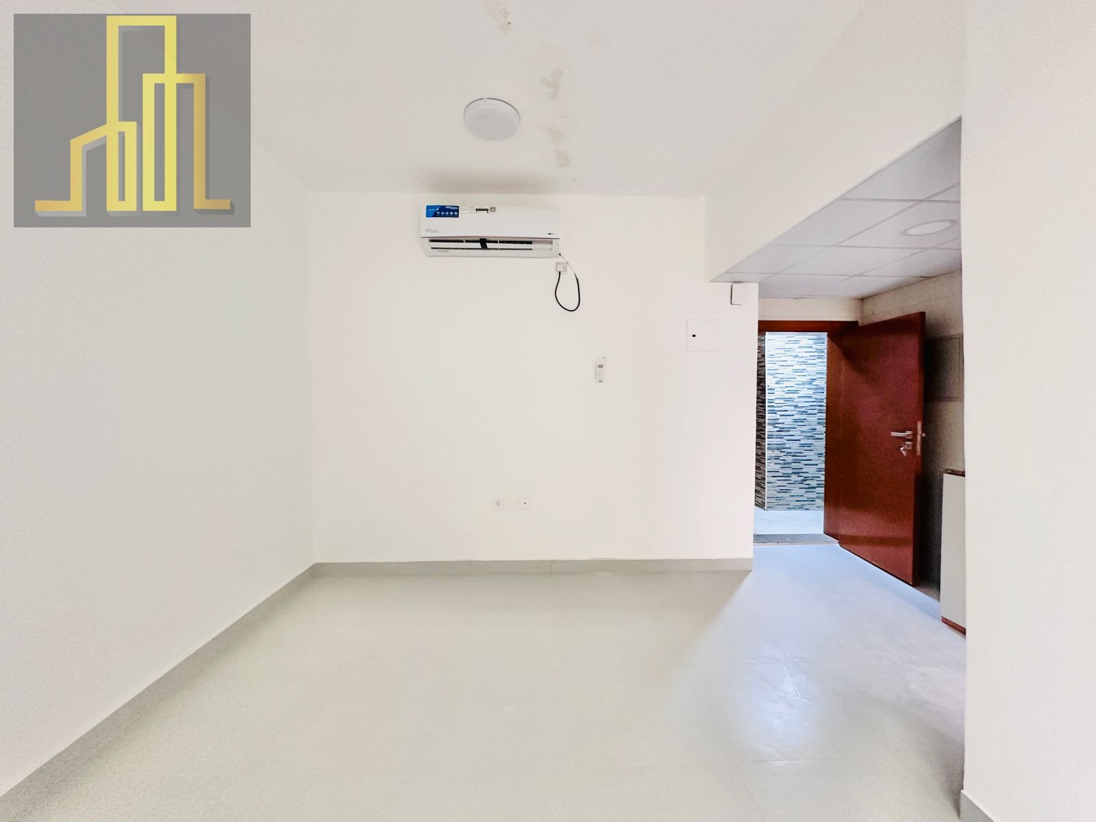 BRAND NEW BULLING! STUDIO FULL SPACIOUS