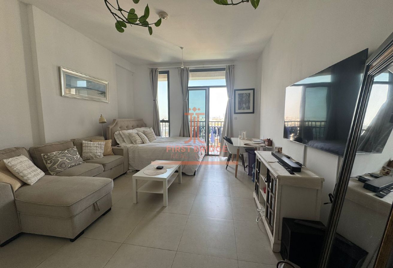 Vacant | Unfurnished | Pool View