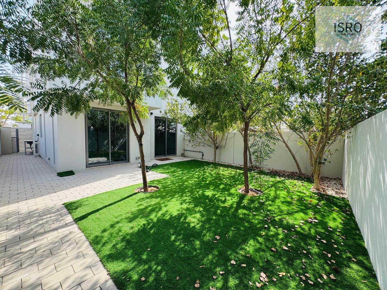 Townhouse||next to mall||240k. 2 cheq.
