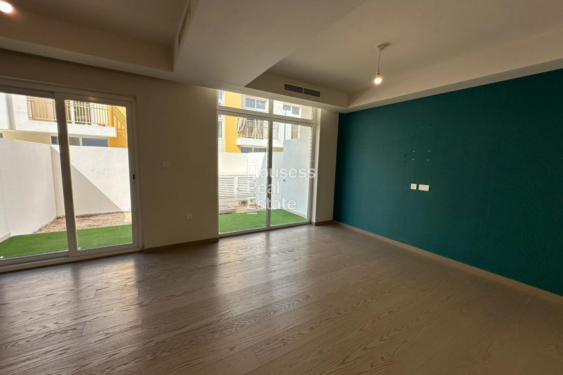 STYLISH/MODERN /CORNER UNIT3BED VILLA FOR RENT