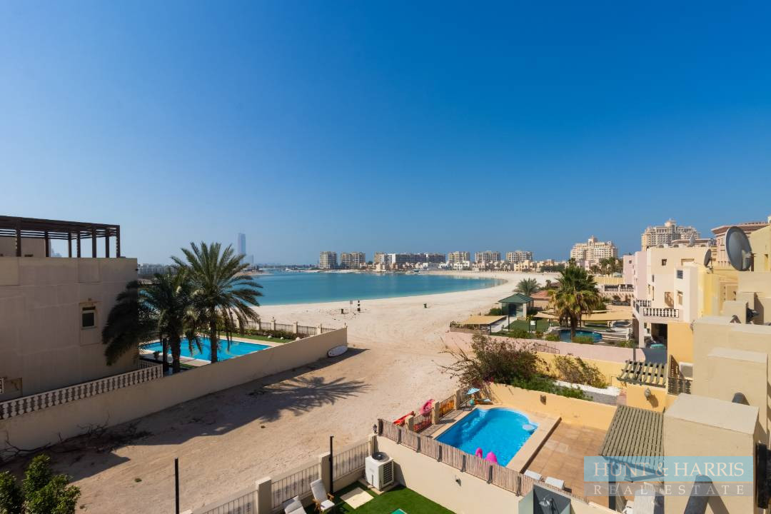 On the Beach - Upgraded 5 Bedroom with Pool For Rent Al Hamra Village