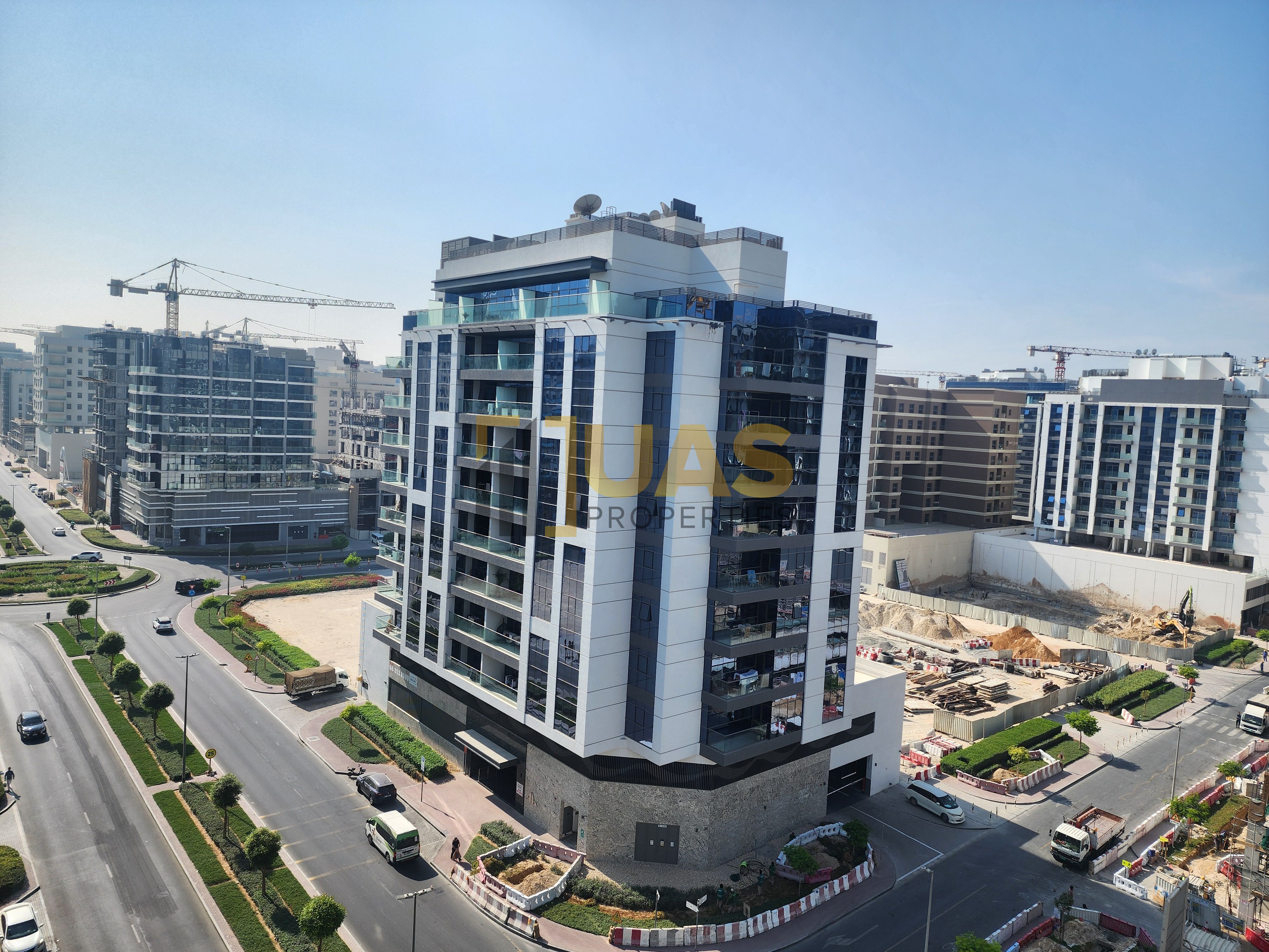 Lavish 1bhk with kitchen appliances near to park near to Metro station
