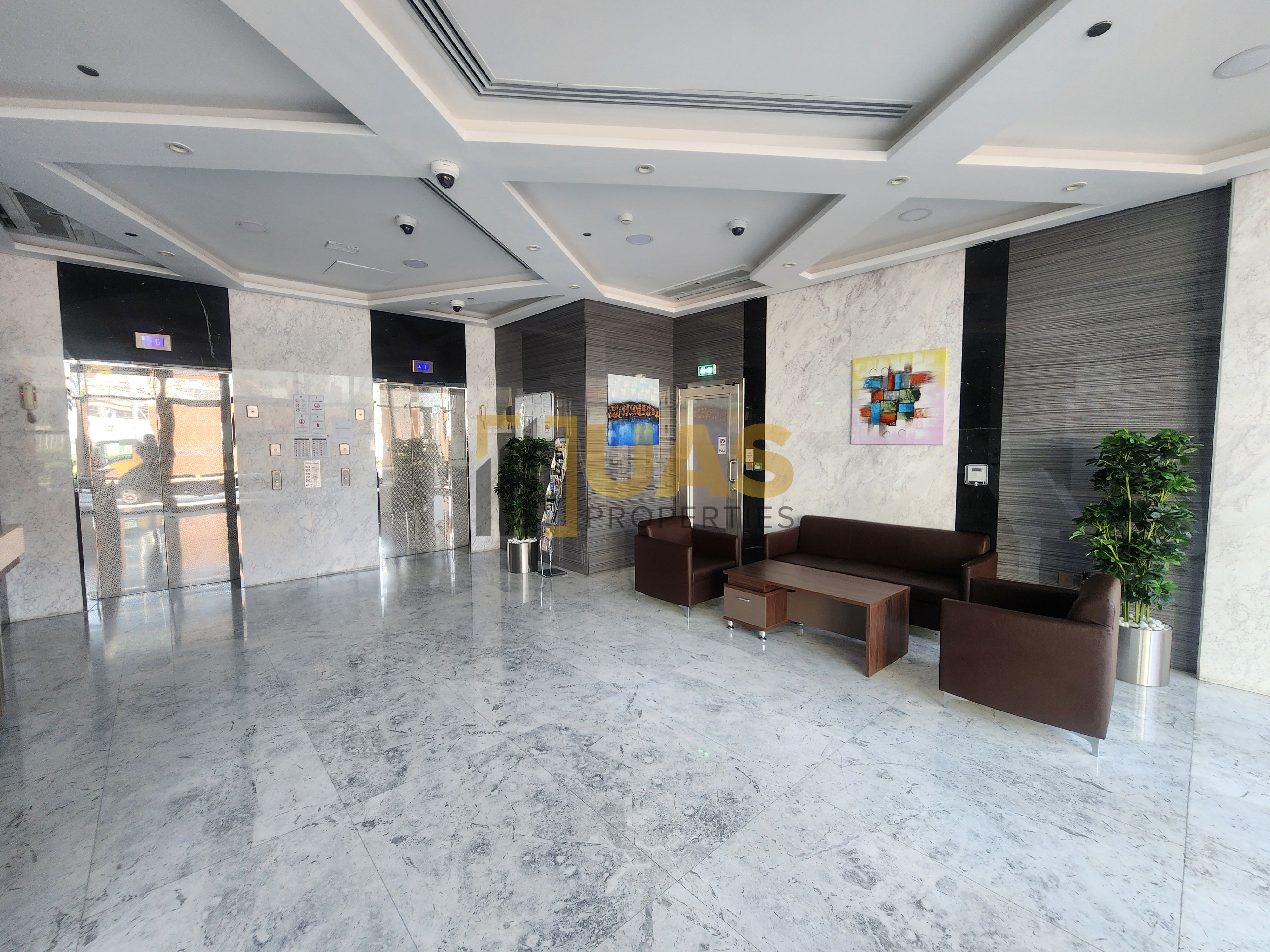 Luxury 1bhk with kitchen appliances with parking just 5 munit walk to Metro station