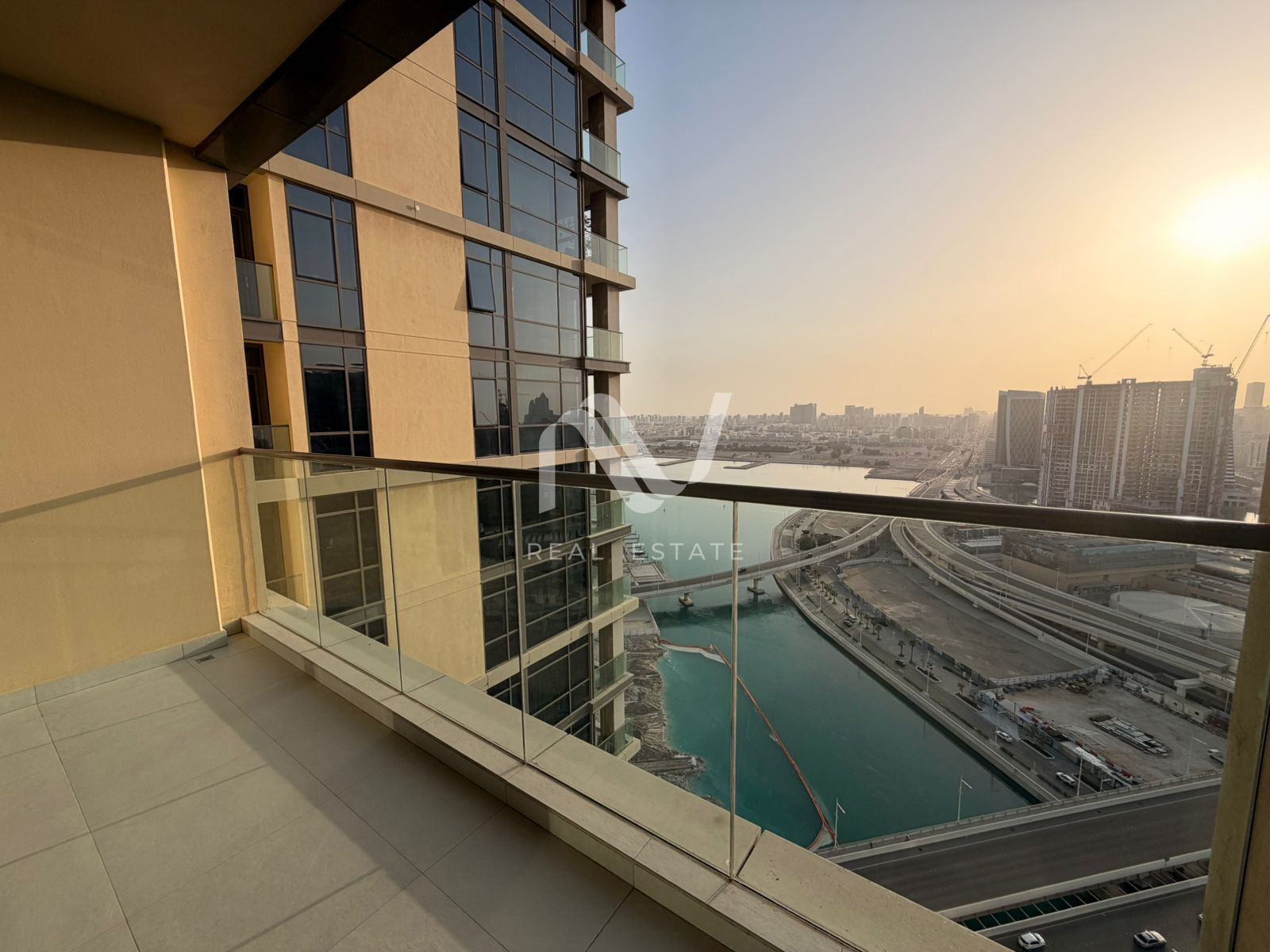 High Floor | Huge Balcony | Canal & Cleveland View