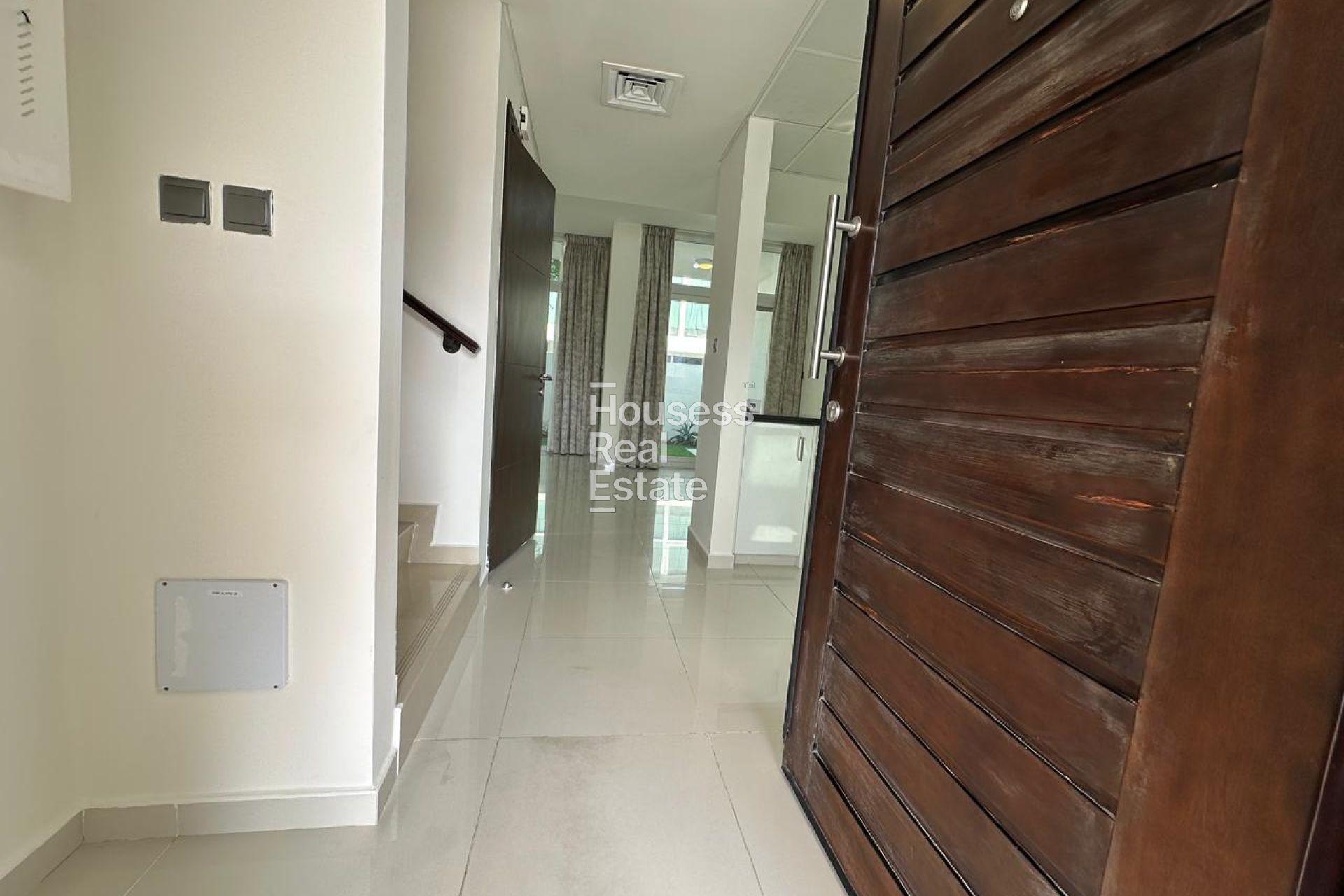 BEAUTIFUL /WELL MAINTAINED 3BED TOWNHOUSE