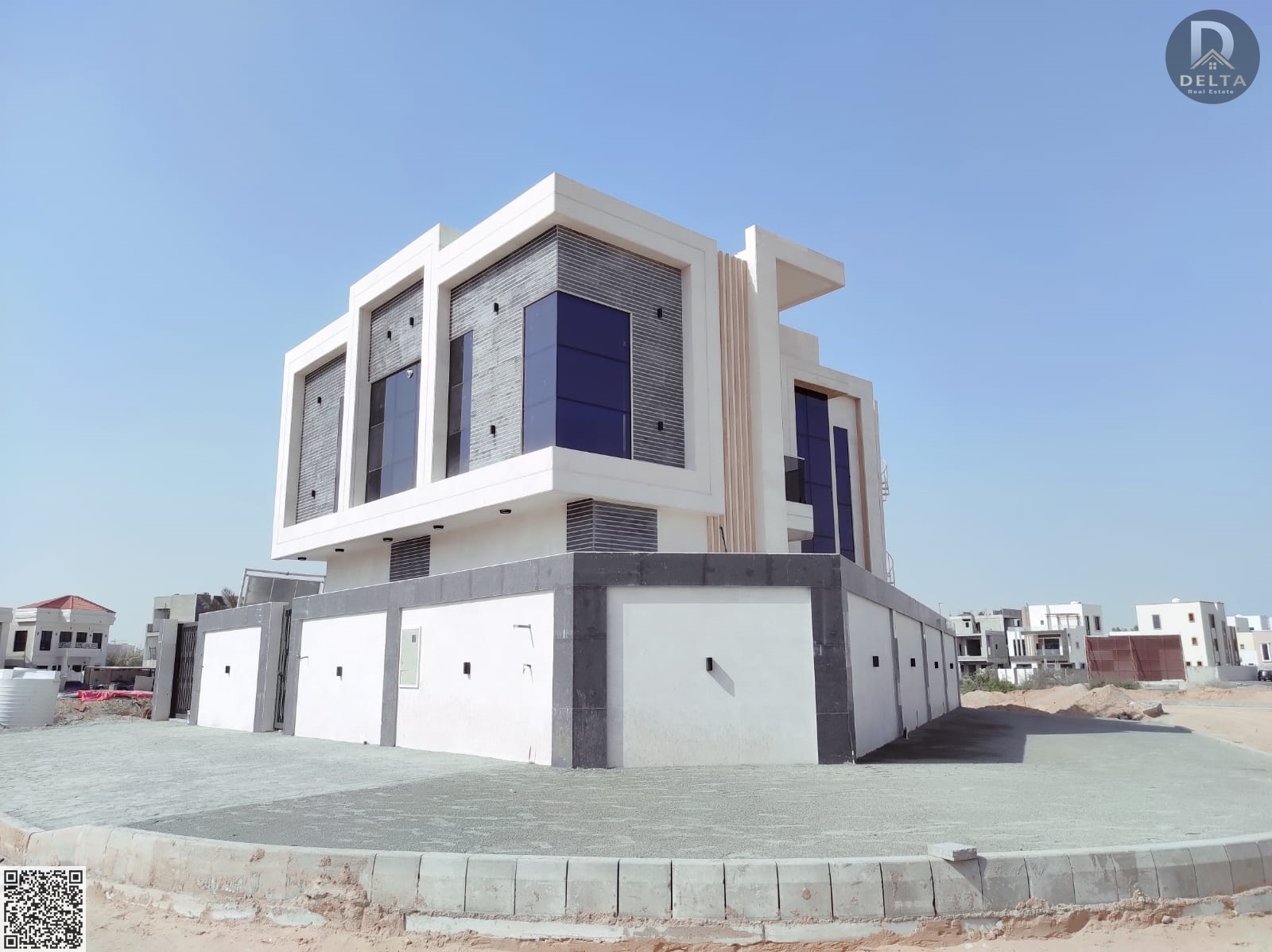 Villa for sale in Al-Haliou 2 area, corner lot, large interior and exterior building area, with a neighbor on one side of the villa and a very large s