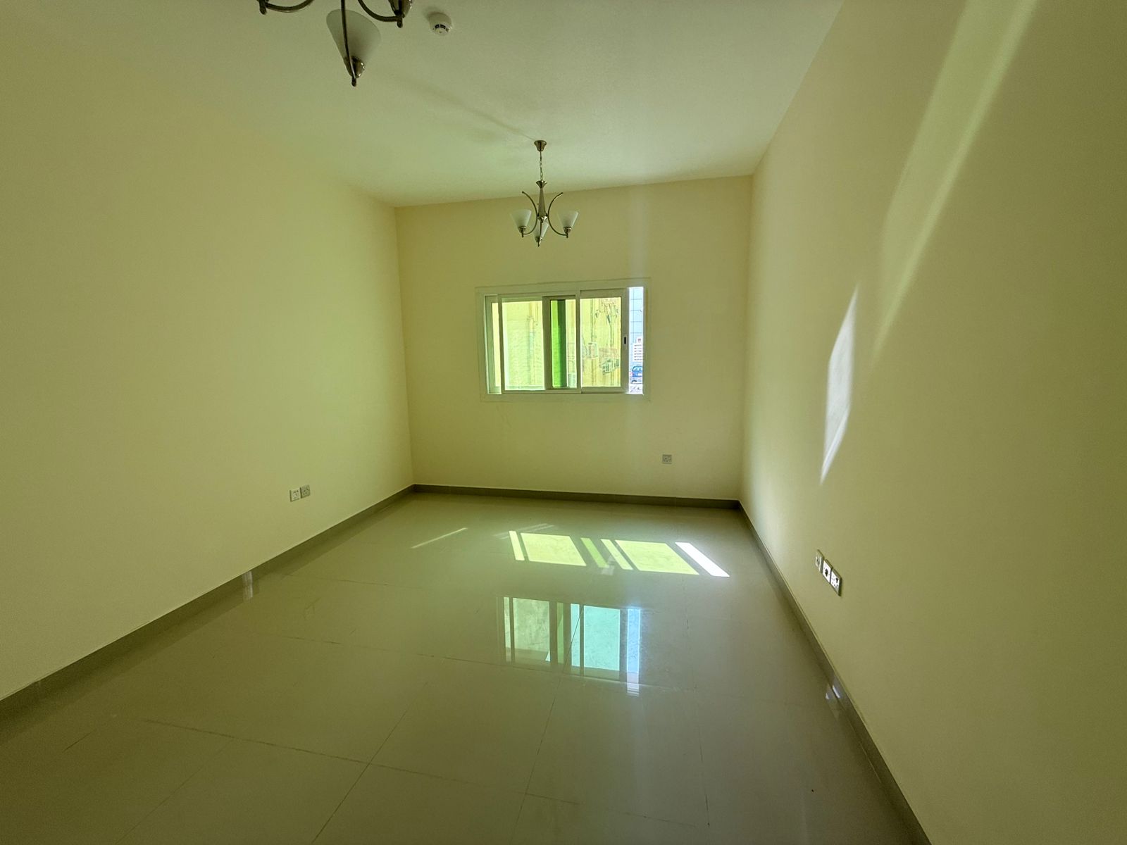 First-time occupant _ Central air conditioning _ Central gas _ Spacious area _ 2 bathrooms _ Open view _ Prime location _ Competitive price