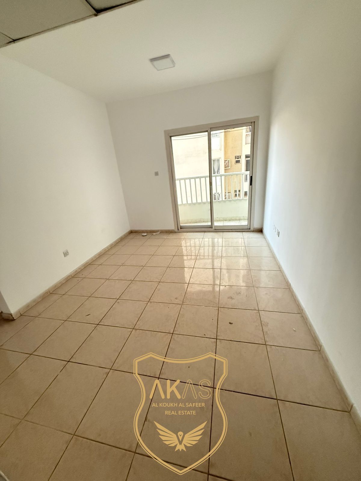 Spacious 1 BHK available for family near Rolla park