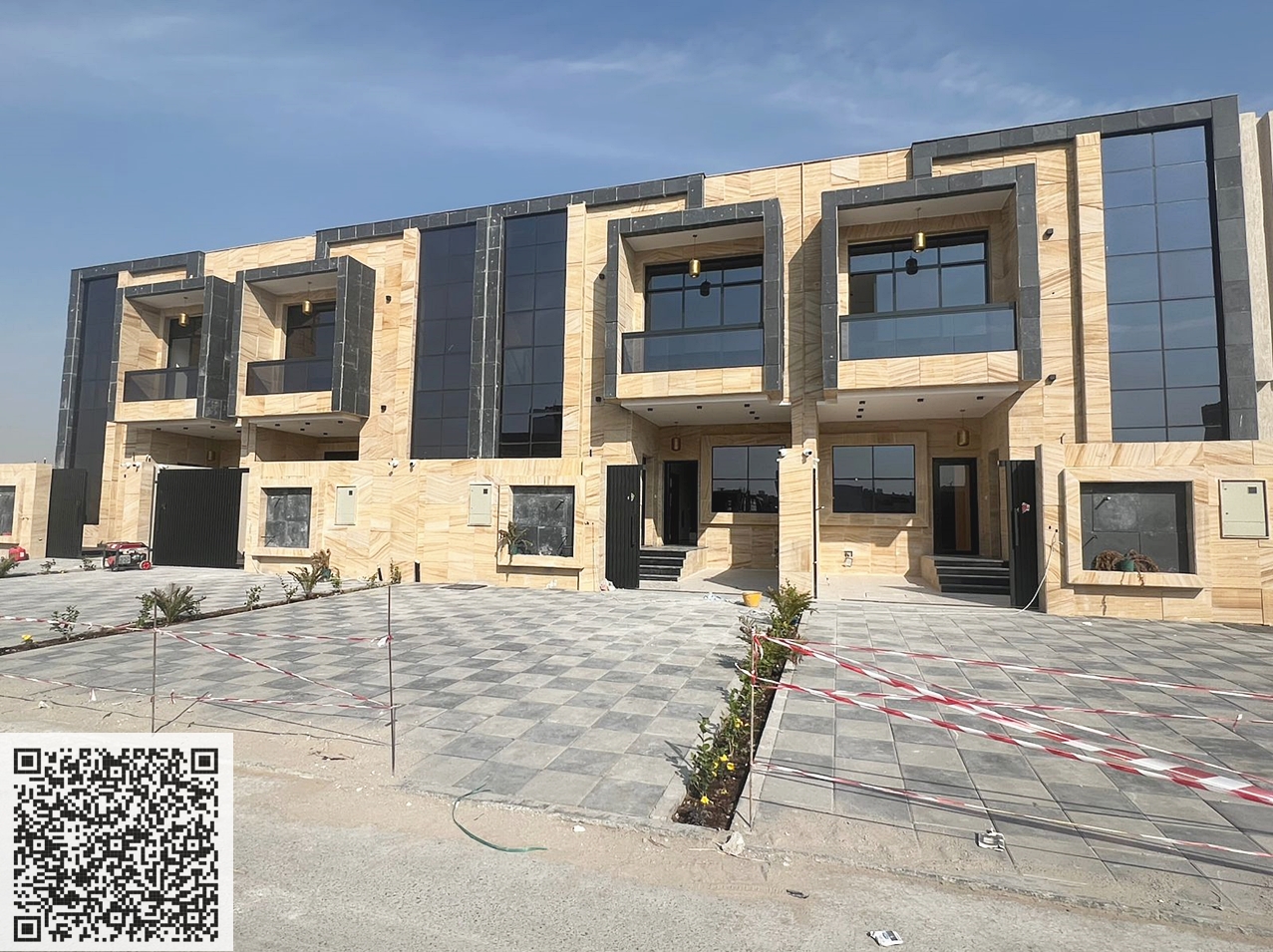 A villa consisting of 5 master bedrooms, the price includes registration fees, near the mosque.