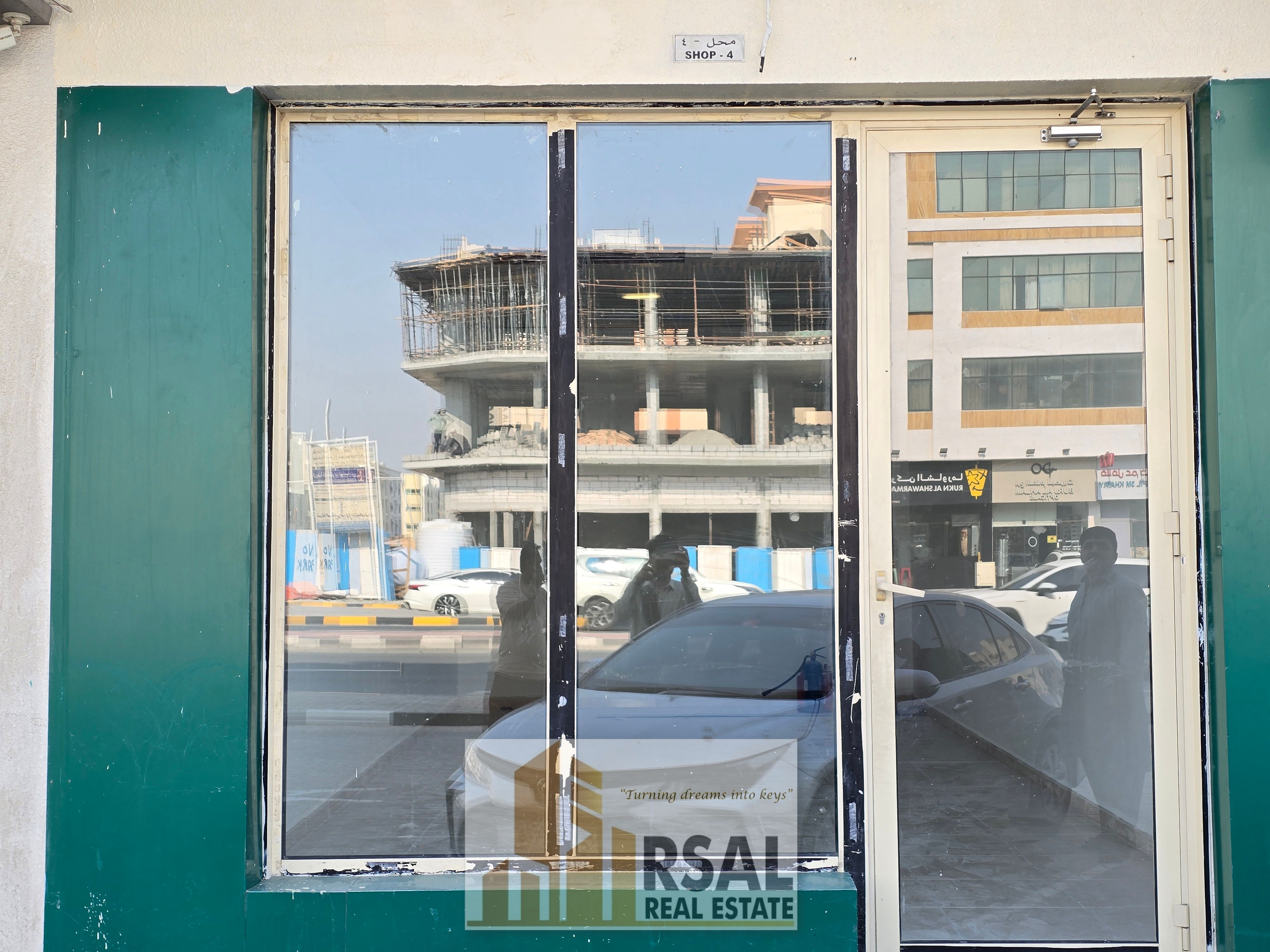 One Month Free , Hugh Size Shop // Good Location ?
