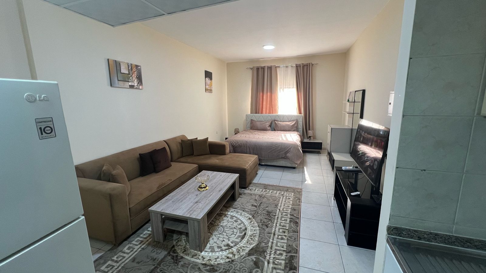 Studio apartment for rent in Ajman, Al Nuaimiya - behind Luluat Al Khaleej and Safeer Mall. A clean, spacious studio apartment, fully furnished with