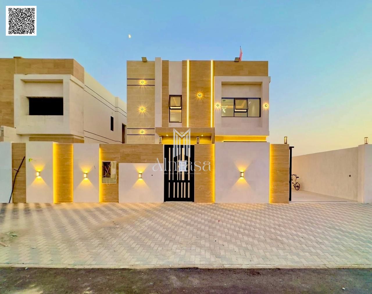 Own a 3-bedroom villa with high-end finishes on a main street close to all services. Freehold ownership available to all nationalities.