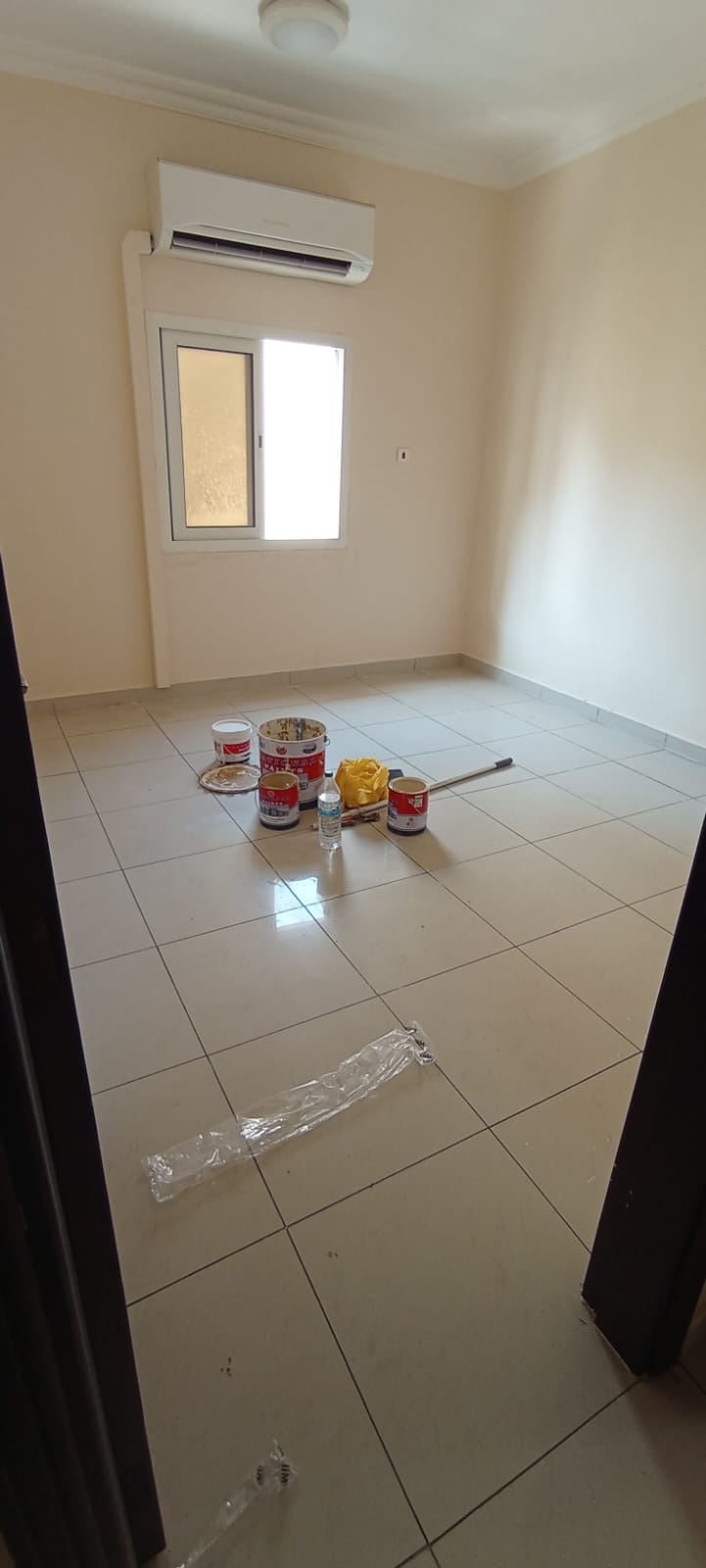 For annual rent - Sharjah / Al Nuaimiyah (East Area) - 1 bedroom + separate hall - 2 bathrooms - Split AC - Prime location near all services Annual r