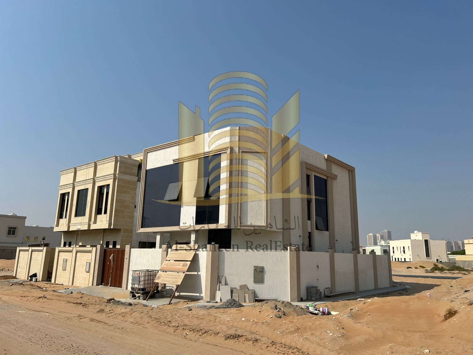 New villa for sale, ready to move in - great price Ajman - Al Yasmeen area Prime location on a corner plot - 3200 sq ft Attractive price - Behind the park Luxury finishes Consists of: Two floors - 5 bedrooms + Majlis + Living room Laundry room Air-conditi