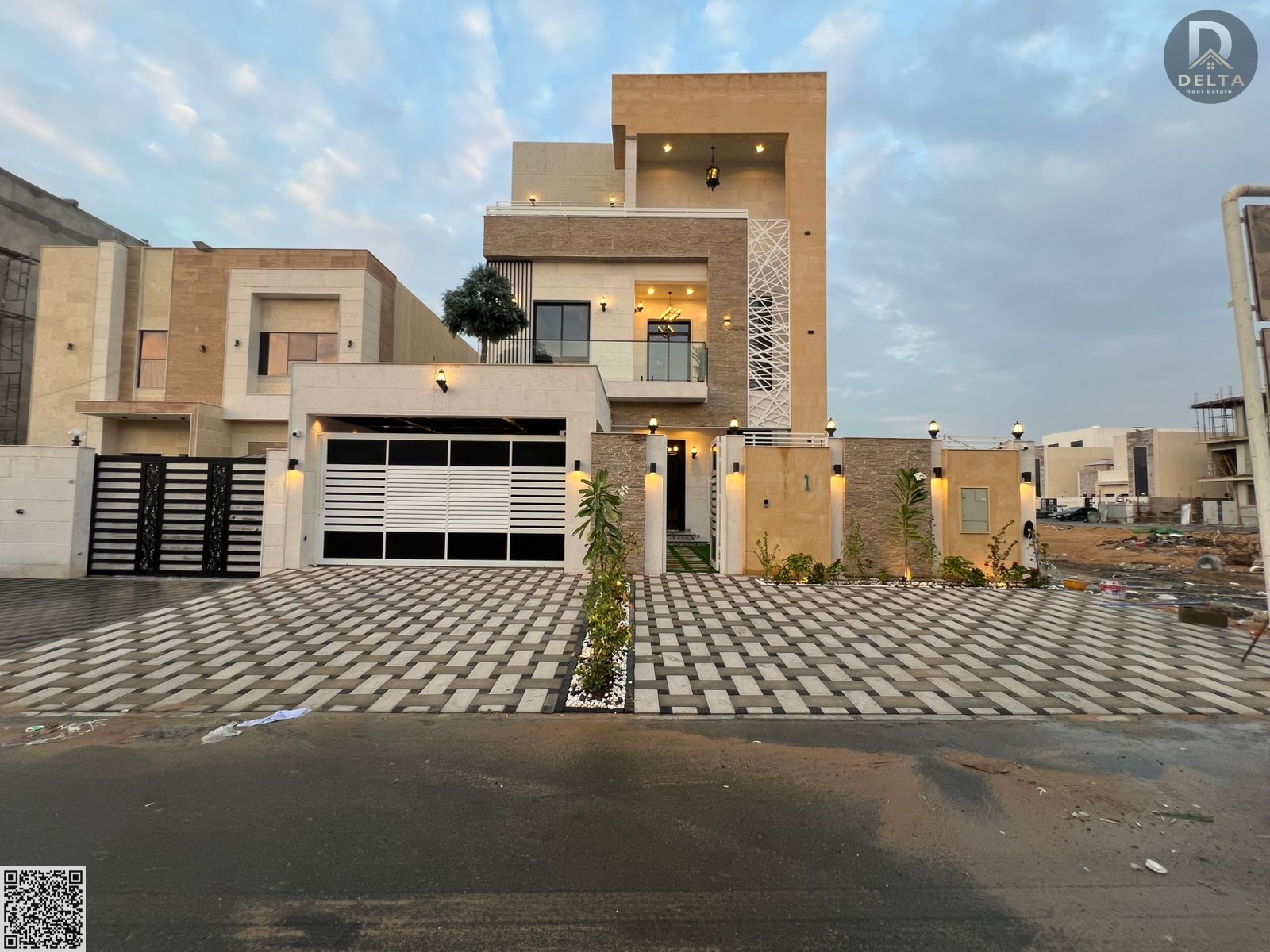 For sale: Super deluxe villa with a swimming pool and elevator, including registration fees, electricity, water, and central air conditioning. Three