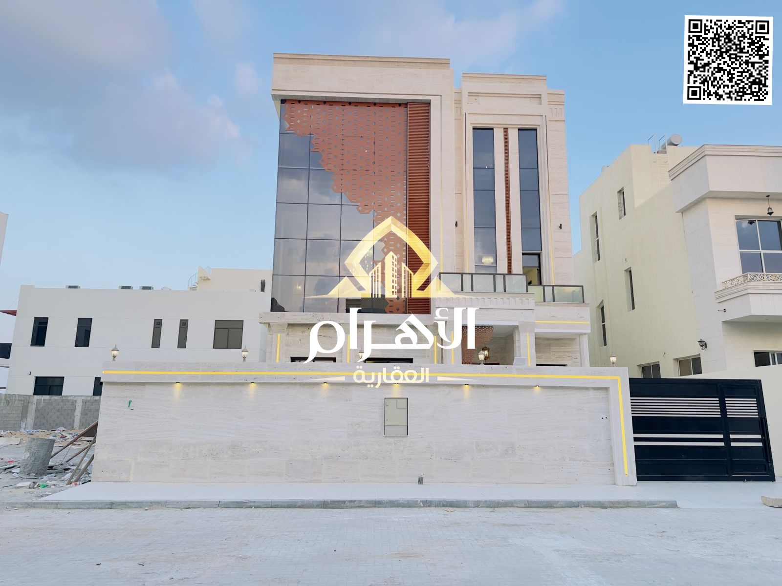 Villa for sale in the most prestigious area of Ajman, Al Alia district. 6 bedrooms, large area with a large yard.