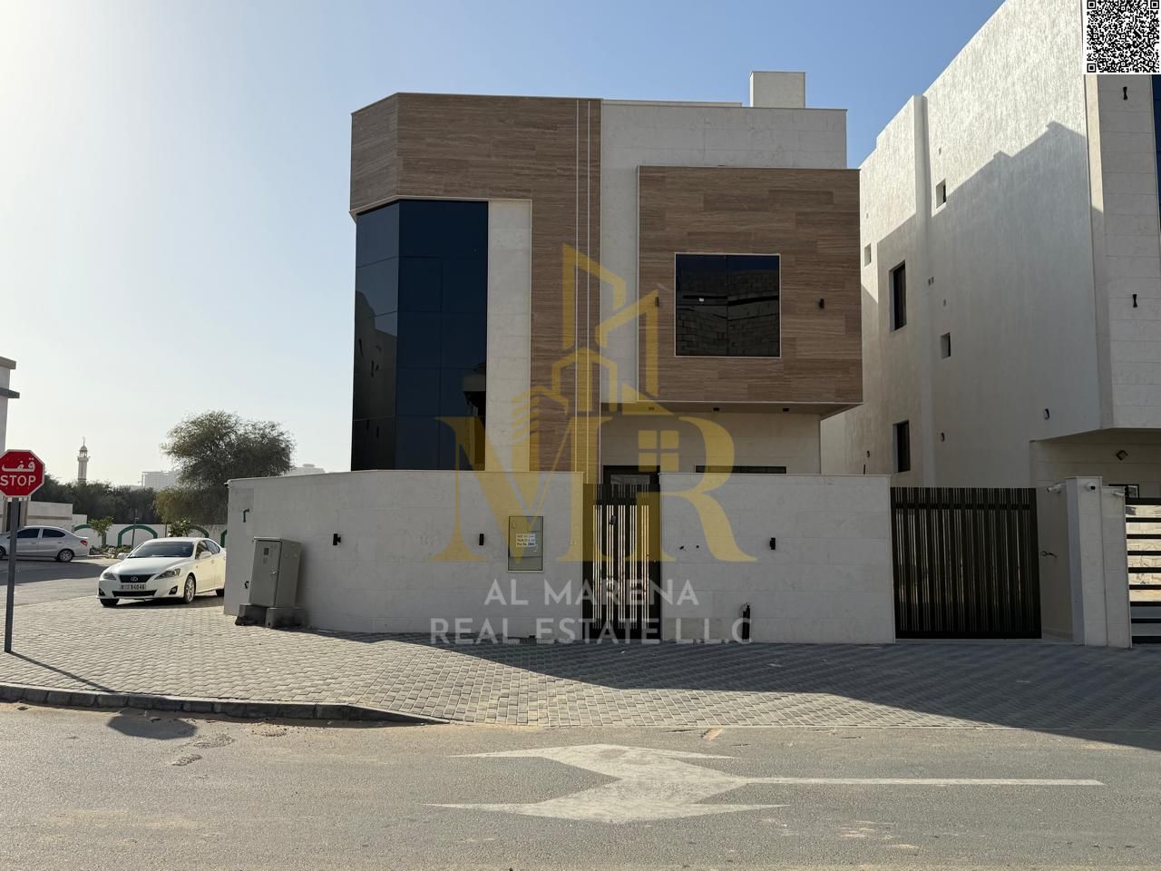 Corner villa for sale in Al-Haliyo 2 - 6 master bedrooms, majlis and two living rooms, including registration and ownership fees, freehold ownership