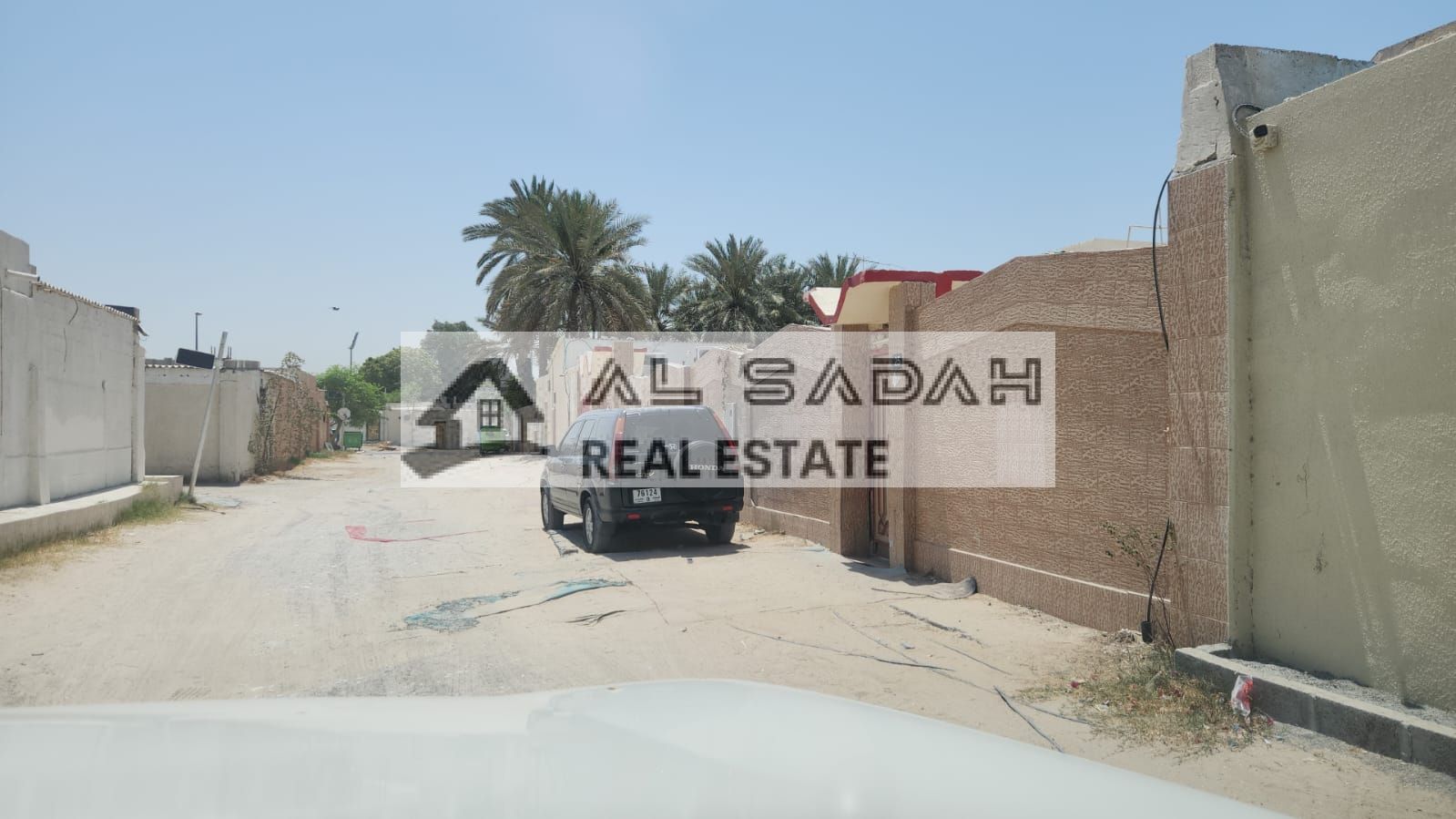 House for sale in Al-Qadisiyah area. It consists of 7 rooms, divided into two sections, currently rented for 40,000 (negotiable). The land area is 6700 sq ft. Asking price is 800,000 net to the owner, with a possible 10,000 discount.