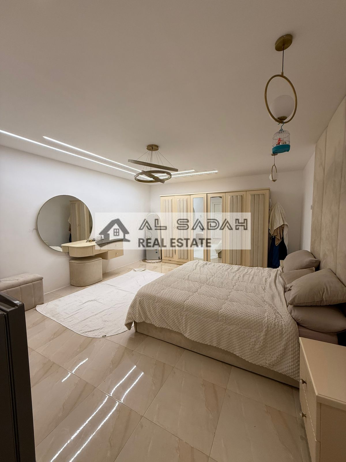 For sale: House in Al Ghafiya with 4 bedrooms, living room, majlis, and kitchen. Area: 2500 sq m. Currently rented for 38,000. Asking price: 620,000.
