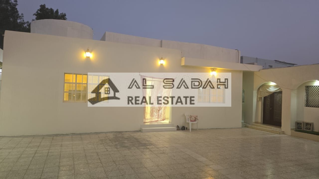 For sale: A house in a spacious area of Umm Khanoor with 6 master bedrooms, 2 living rooms, and 2 majlis (formal sitting rooms). It also includes an annex with a kitchen, maid's room with bathroom, and storage room. The house has been fully renovated an