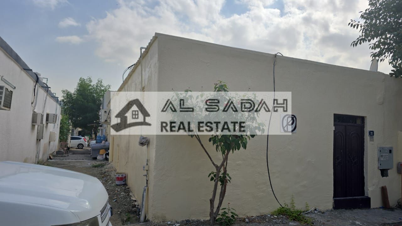House for sale in Nasiriyah, three sections: Section 1 has 3 rooms, a living room, and a kitchen; Section 2 has 3 rooms, a living room, and a kitchen; Section 3 has 2 rooms, a living room, and a kitchen. Area: 36,000 square meters. Asking price: 680,000 (