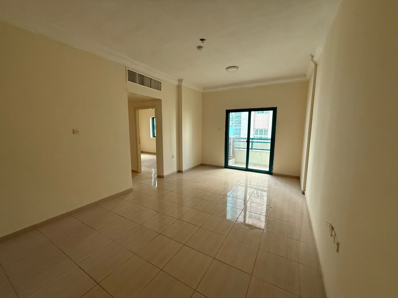 Central air conditioning – Central gas – 2 bathrooms – Balcony – Open view – Spacious layout – Modern finishing – Prime location – Attractive price