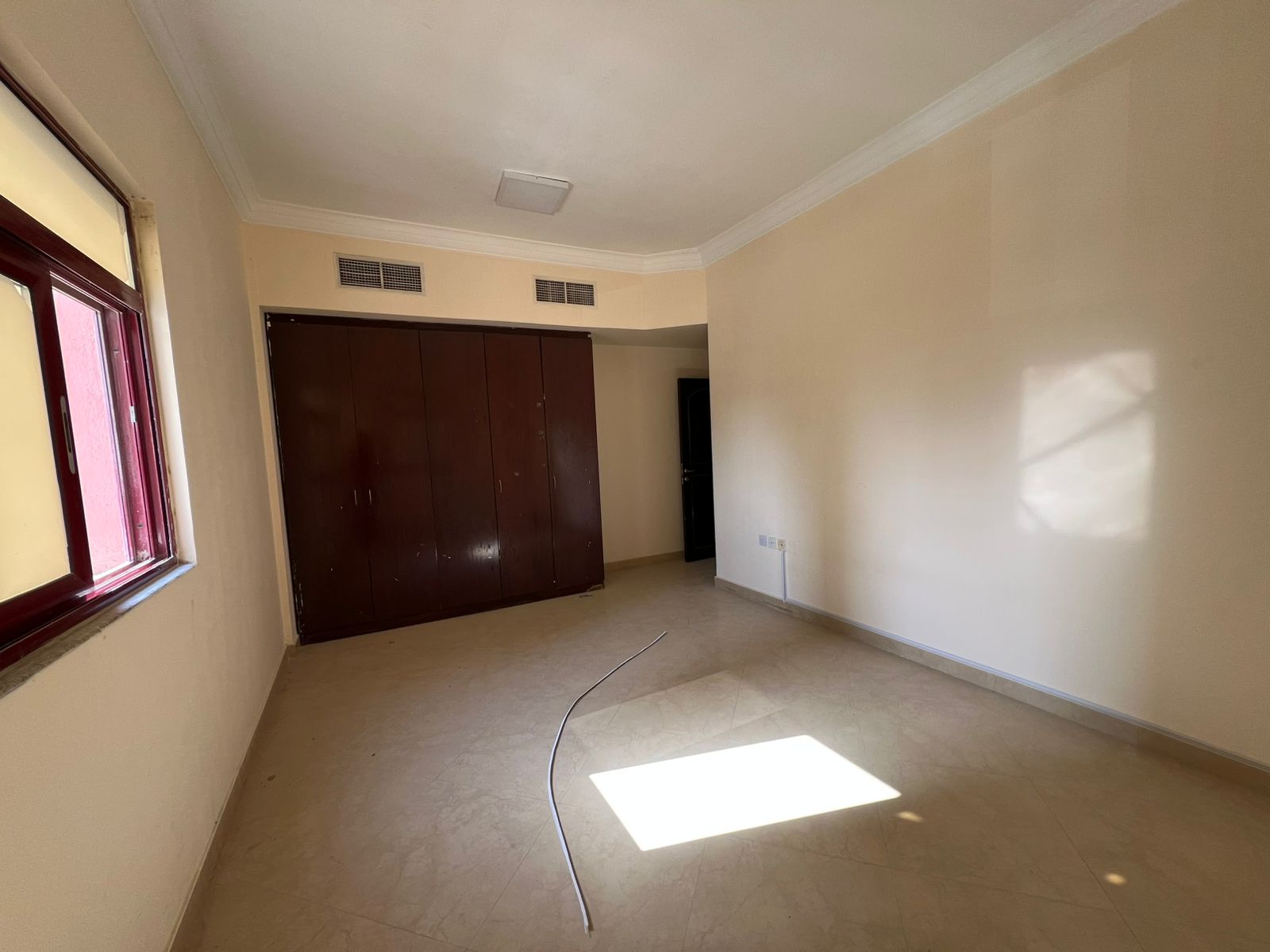 Central air conditioning _ Built-in wardrobes _ Spacious balcony with city view _ Spacious layout _ Super deluxe finishes _ Prime location _ Modern bu