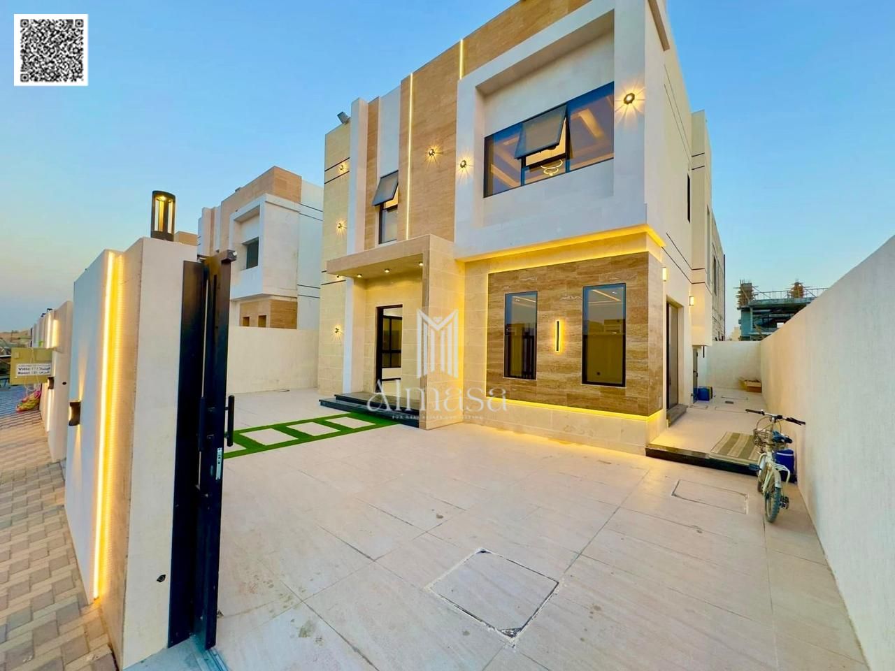Freehold . Modern villa on a main street, no registration fees.
