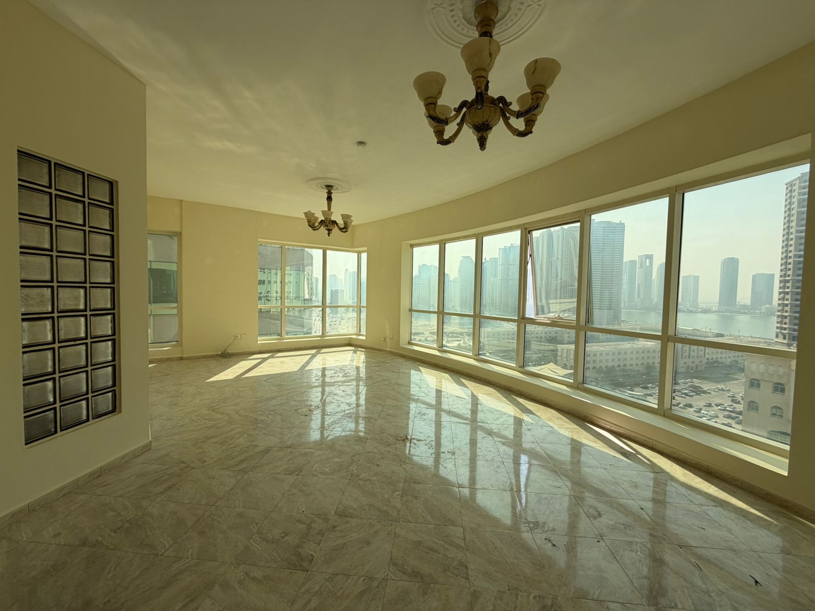 Free conditioning _ Free pool _ Free gym _ Maid’s room _ Built-in wardrobes _ 4 bathrooms _ Open view _ Spacious layout _ Prime location