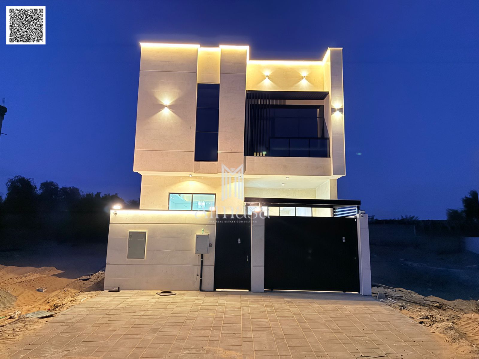 Freehold . Modern villa on a main street,No service fees