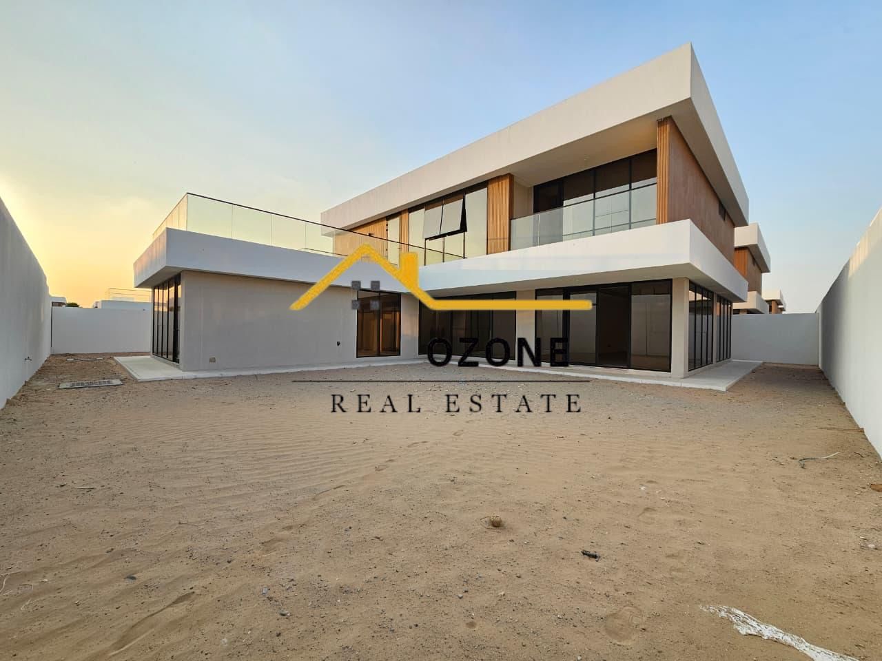 Brand New 5-Bedrooms Villa\Maid Room \°°Well Maintained\°°Garden Space\*Majlis