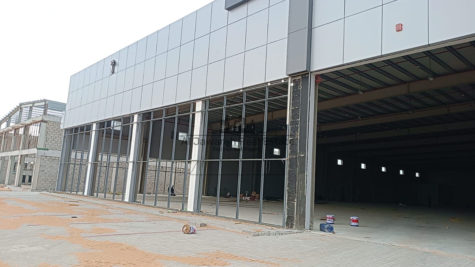 Warehouse for rent showroom, area 75015 , electricity 600 kW