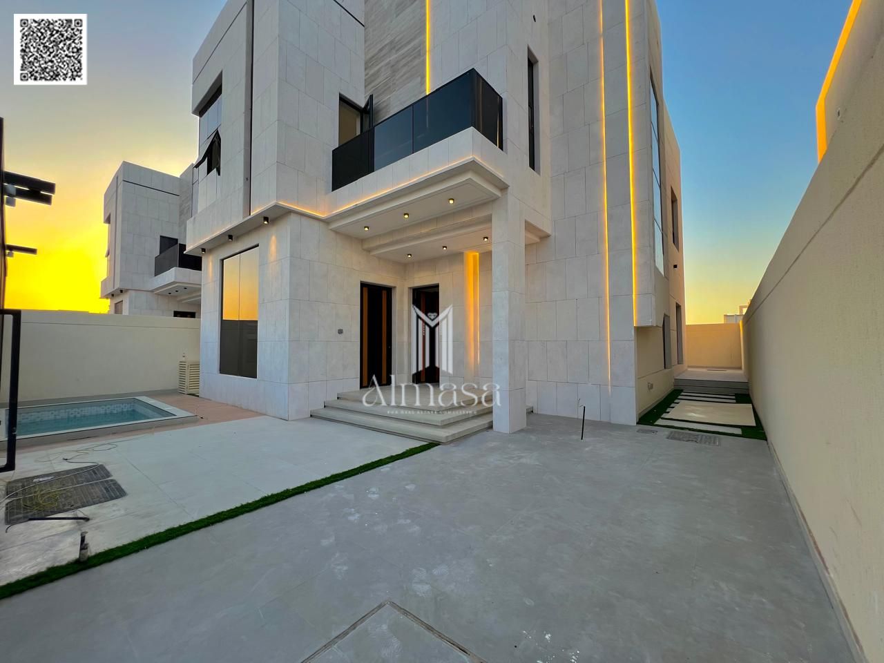 Modern villa With swimming pool main street no registration fees.