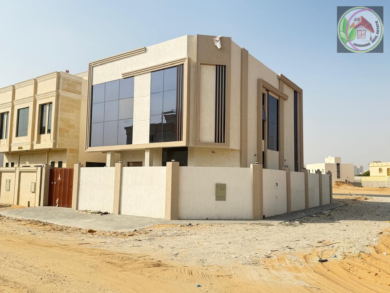 Villa for sale, fully air-conditioned, freehold ownership for all nationalities, prime location opposite the mosque.