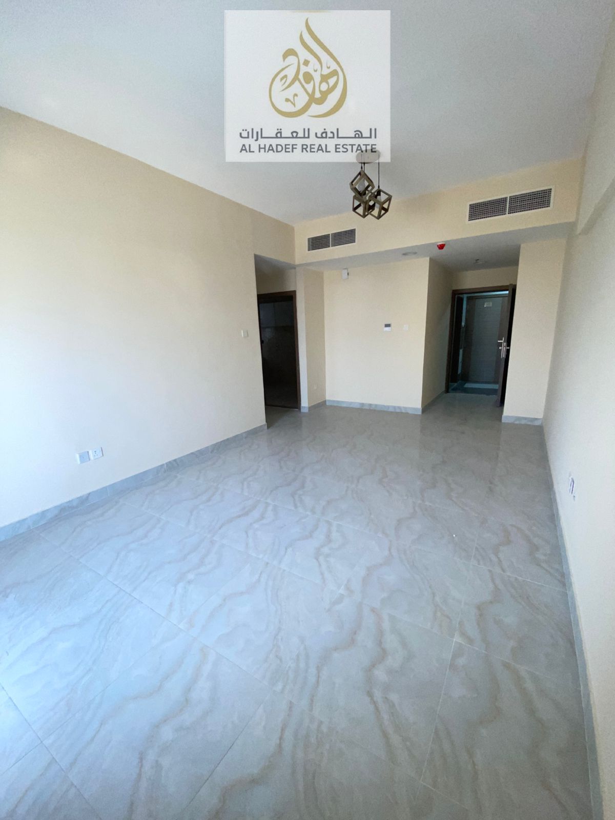 pacious apartments with modern layouts and super deluxe finishing, ideal for families and individuals seeking comfort and luxury. Building Features:
