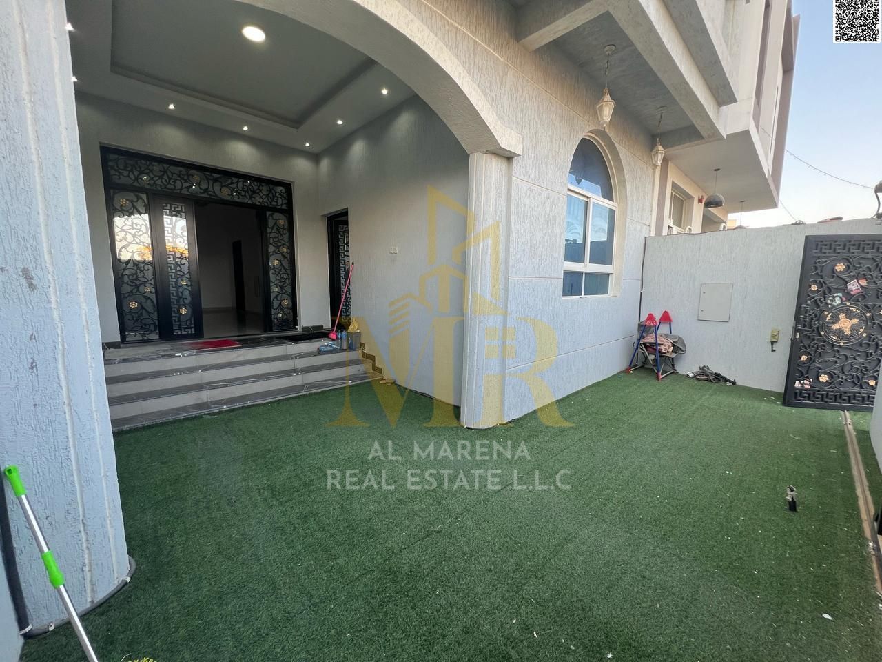Two-story villa with a roof terrace, priced at 1,250,000 including electricity, water, and air conditioning, located on the main street and ready for
