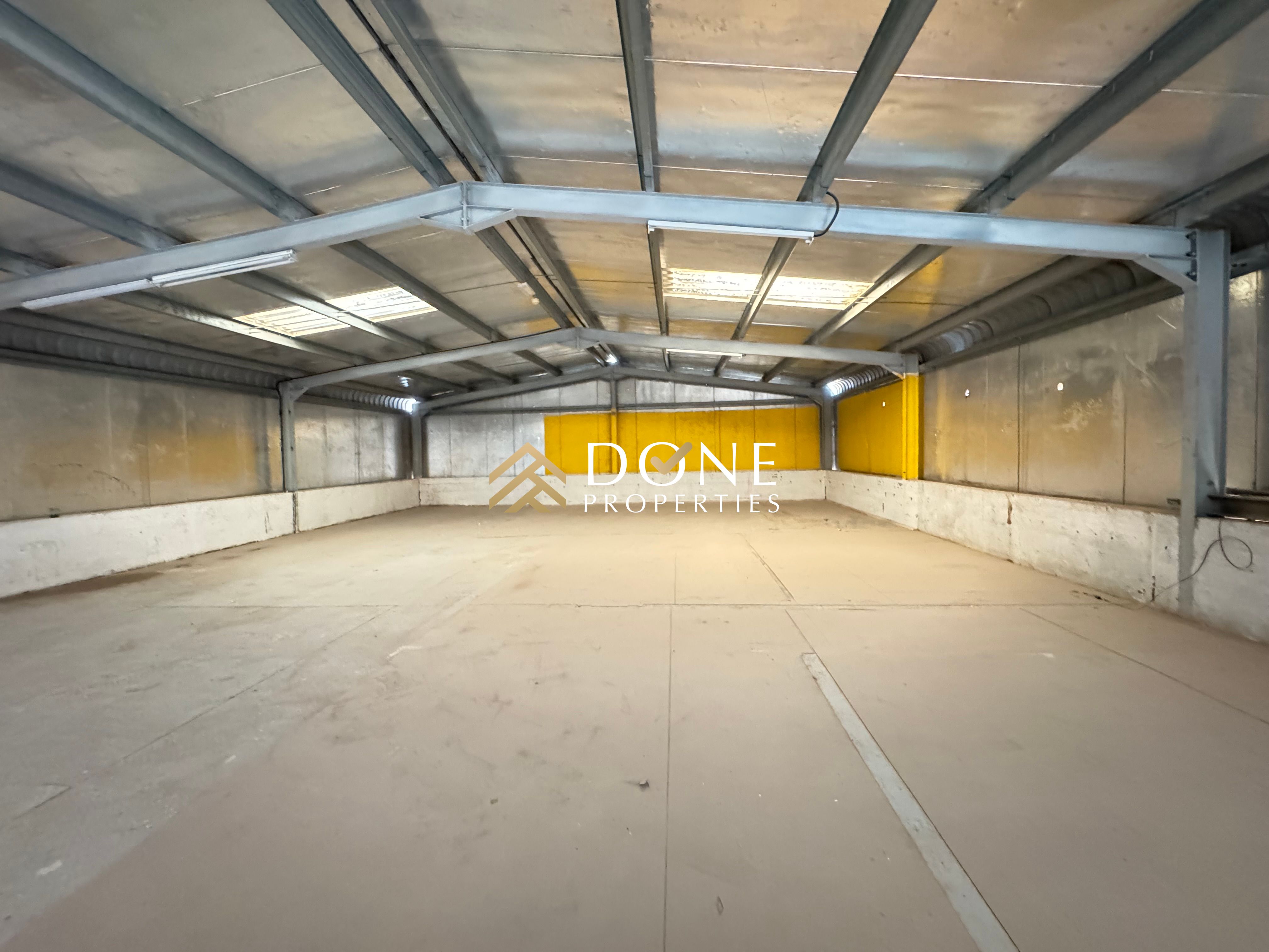 Luxury warehouse with Mazzine floor office space ready to move business area only jest 160k