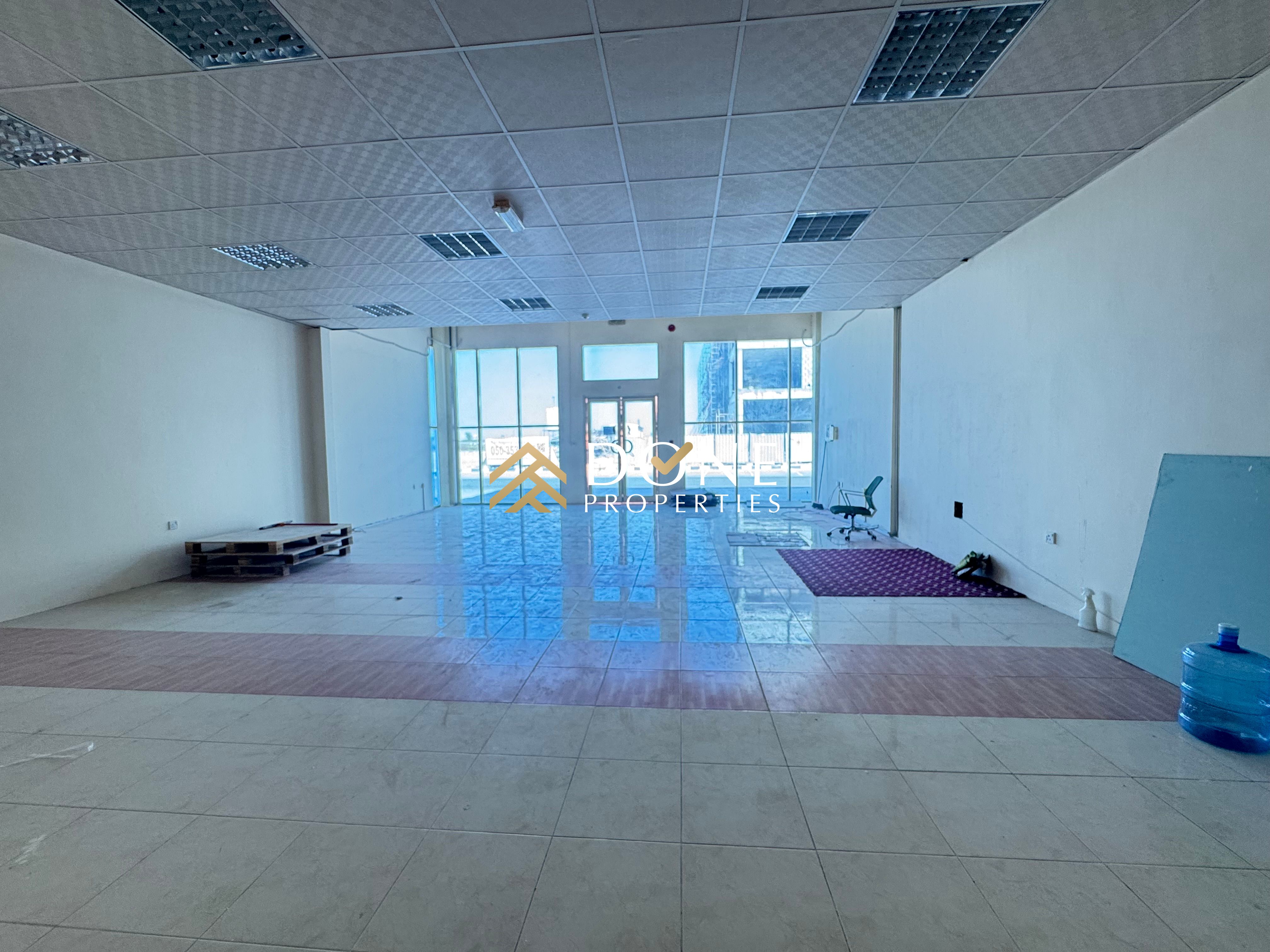 Luxury showroom on the road with Mazzine floor ready to move business area only jest 150k