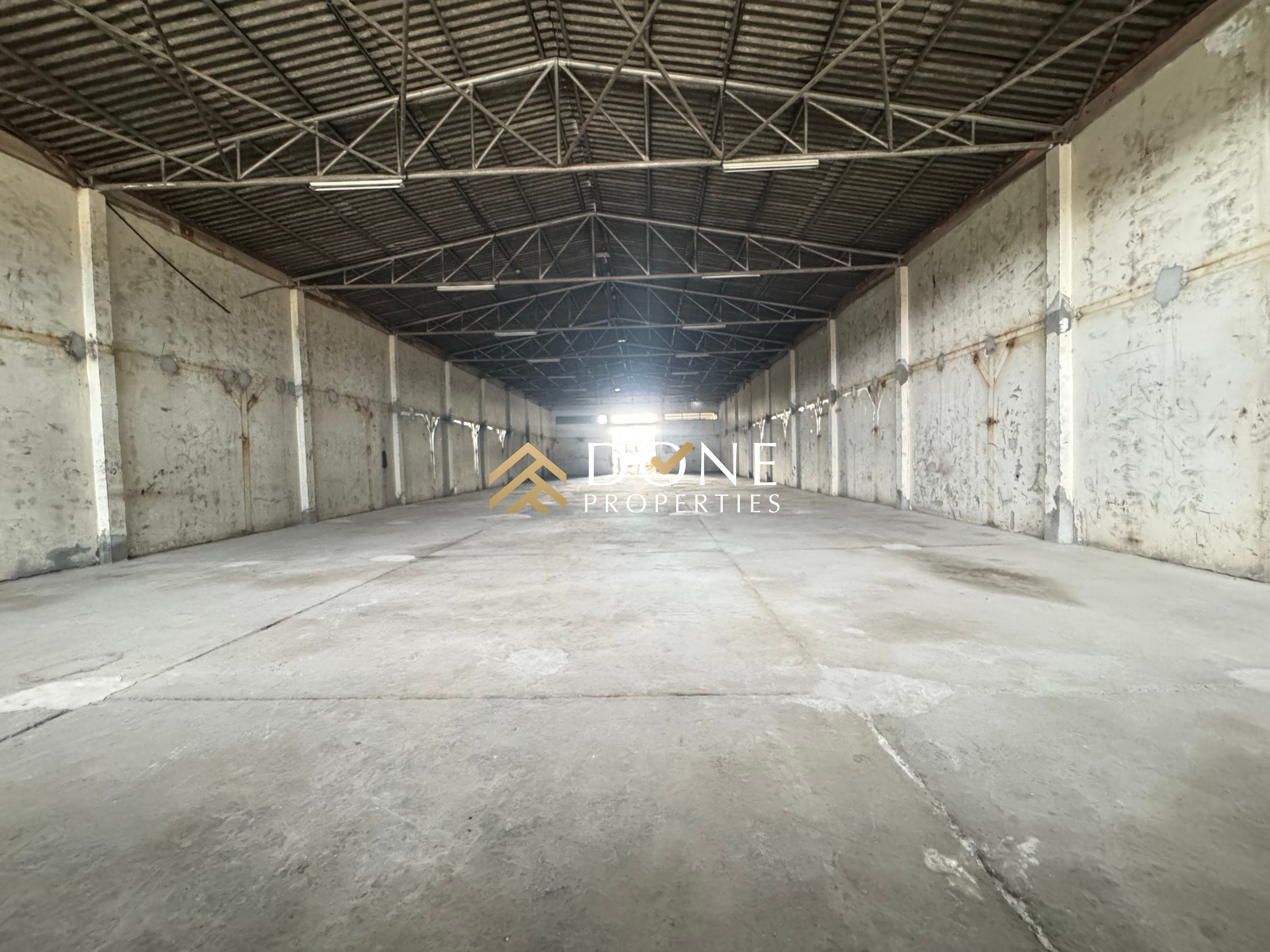 Hot offer luxury warehouse very prime lecation Business area ready to move Allow all business only 360k