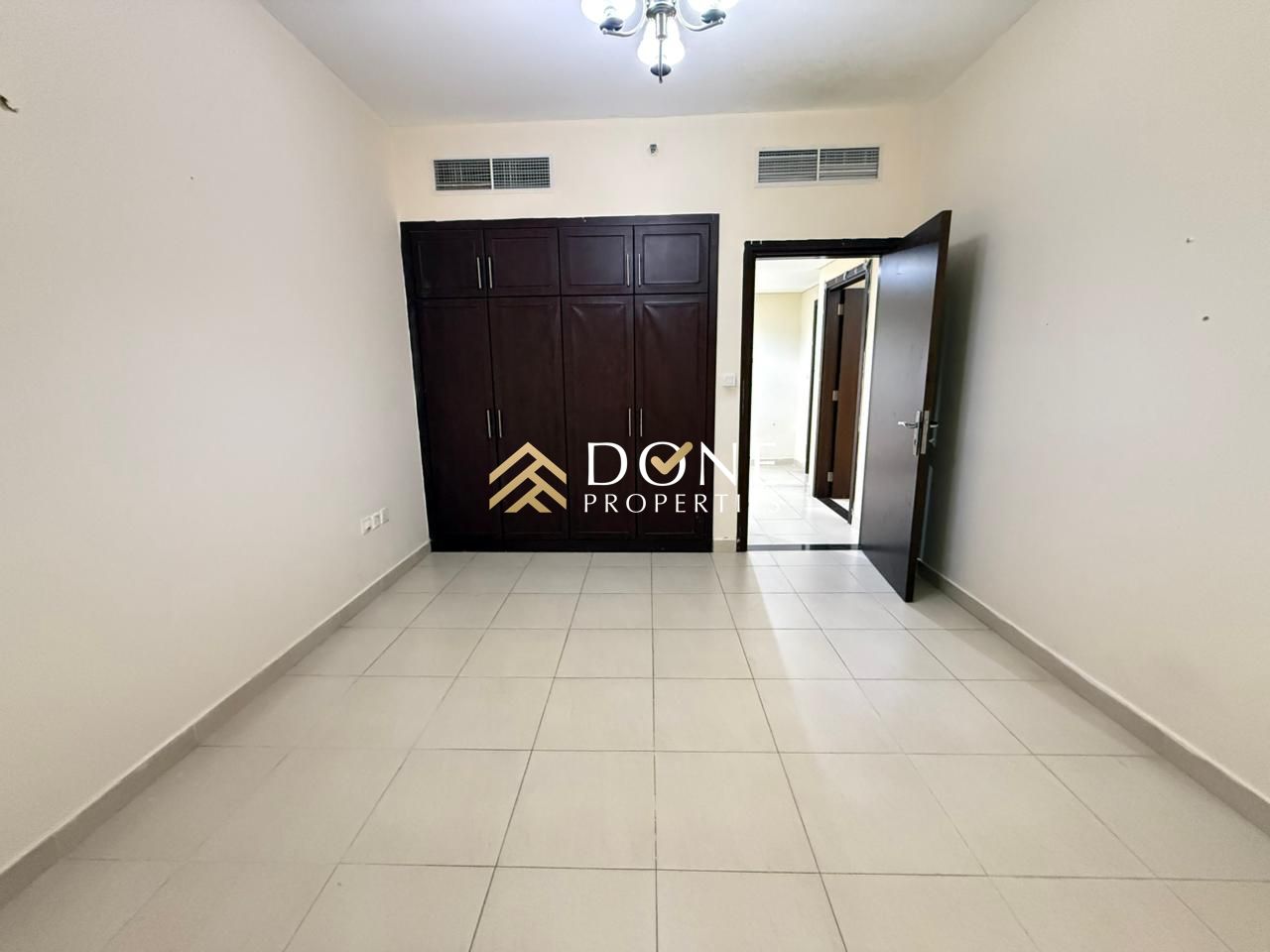 Very spacious luxury 2bhk with balcony waderobe in family building ready to move with parking only jest 54k