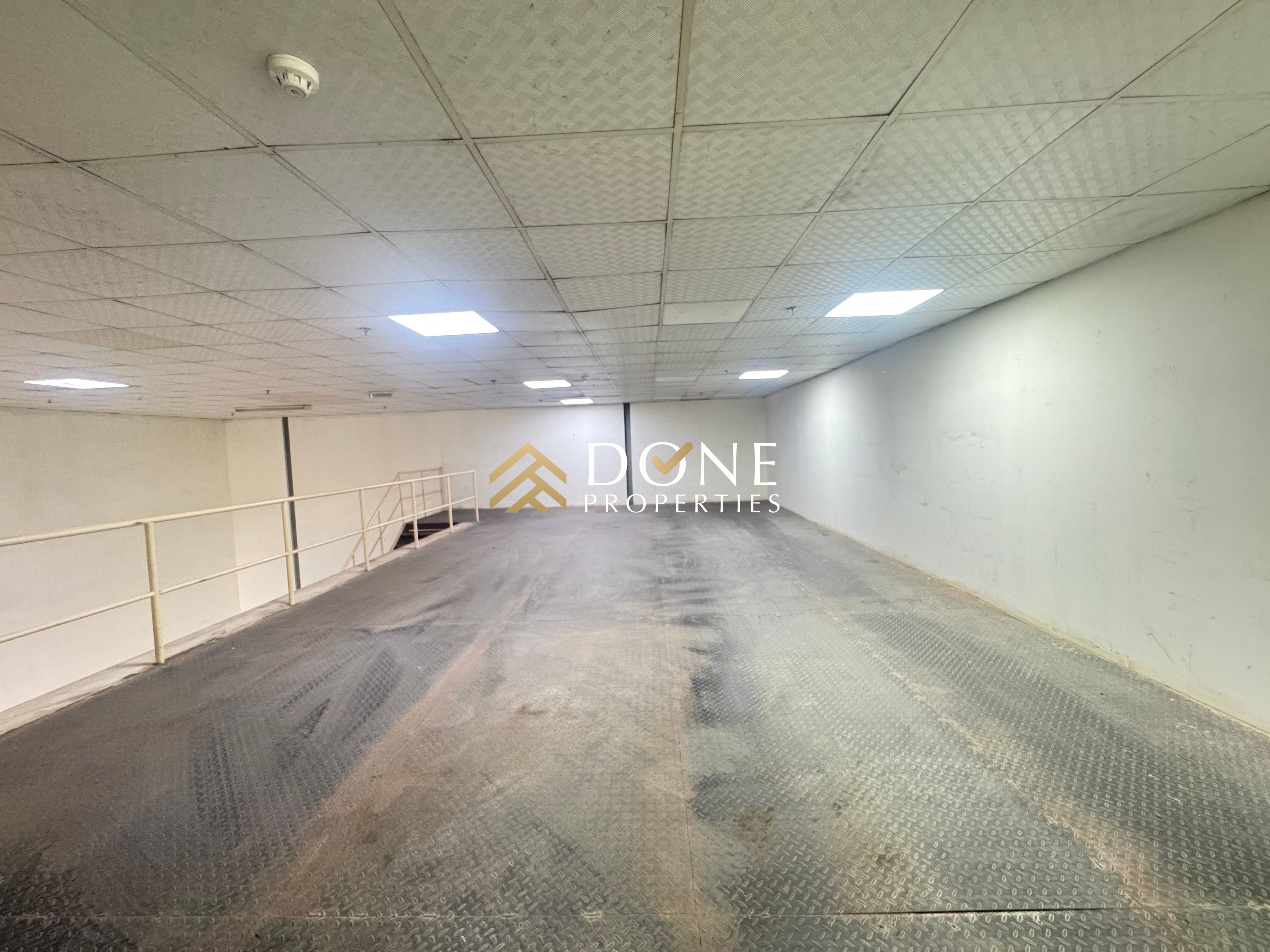Luxury wharehouse with Mazzine floor Business area ready to move prim lecation only jest 130k
