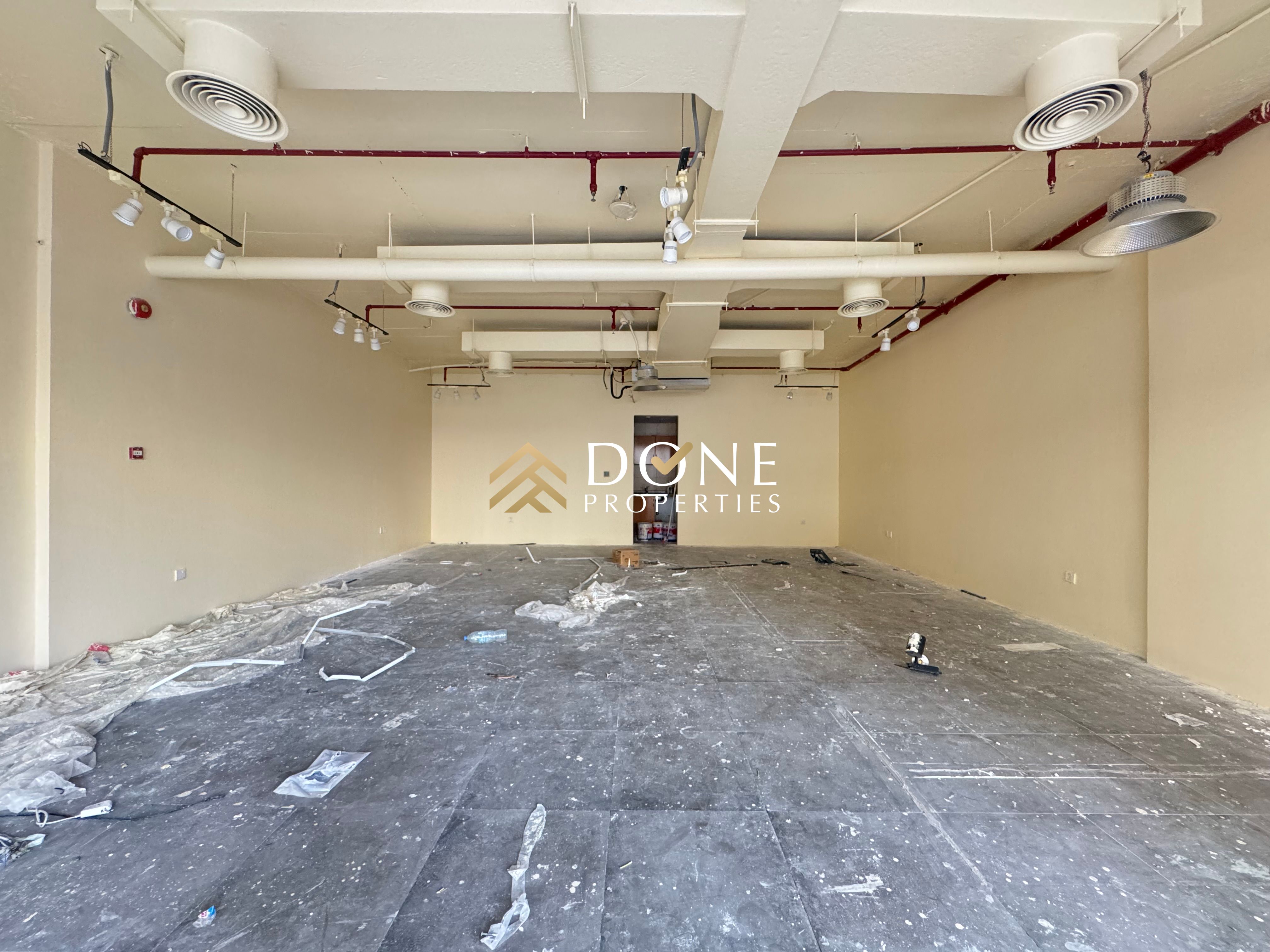 Luxury shop very prime location business area ready to move only jest 100k