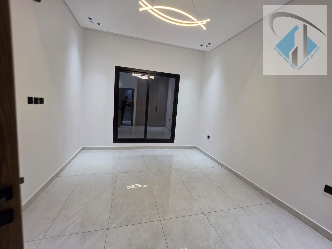 villa 3 floors prime location and super deluxe finish , price include fees and freehold