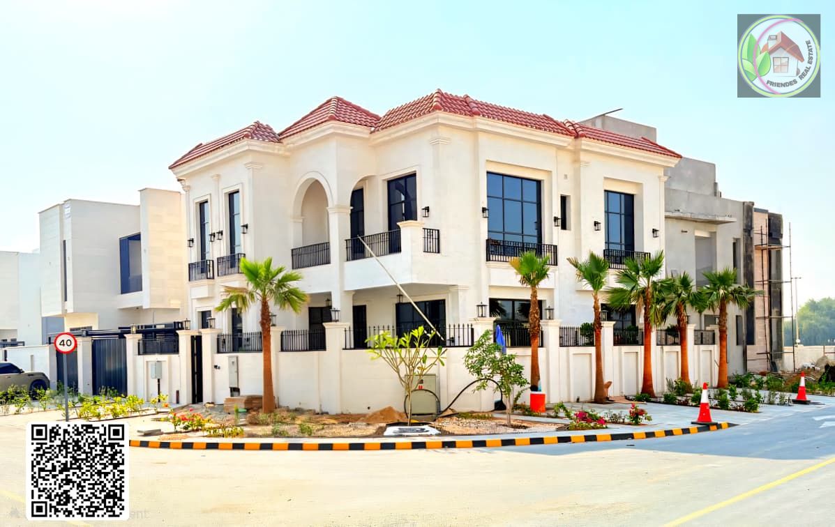 For sale: Classic corner villa, including electricity, water, air conditioning, and a large, distinctive swimming pool. Freehold ownership for all nat