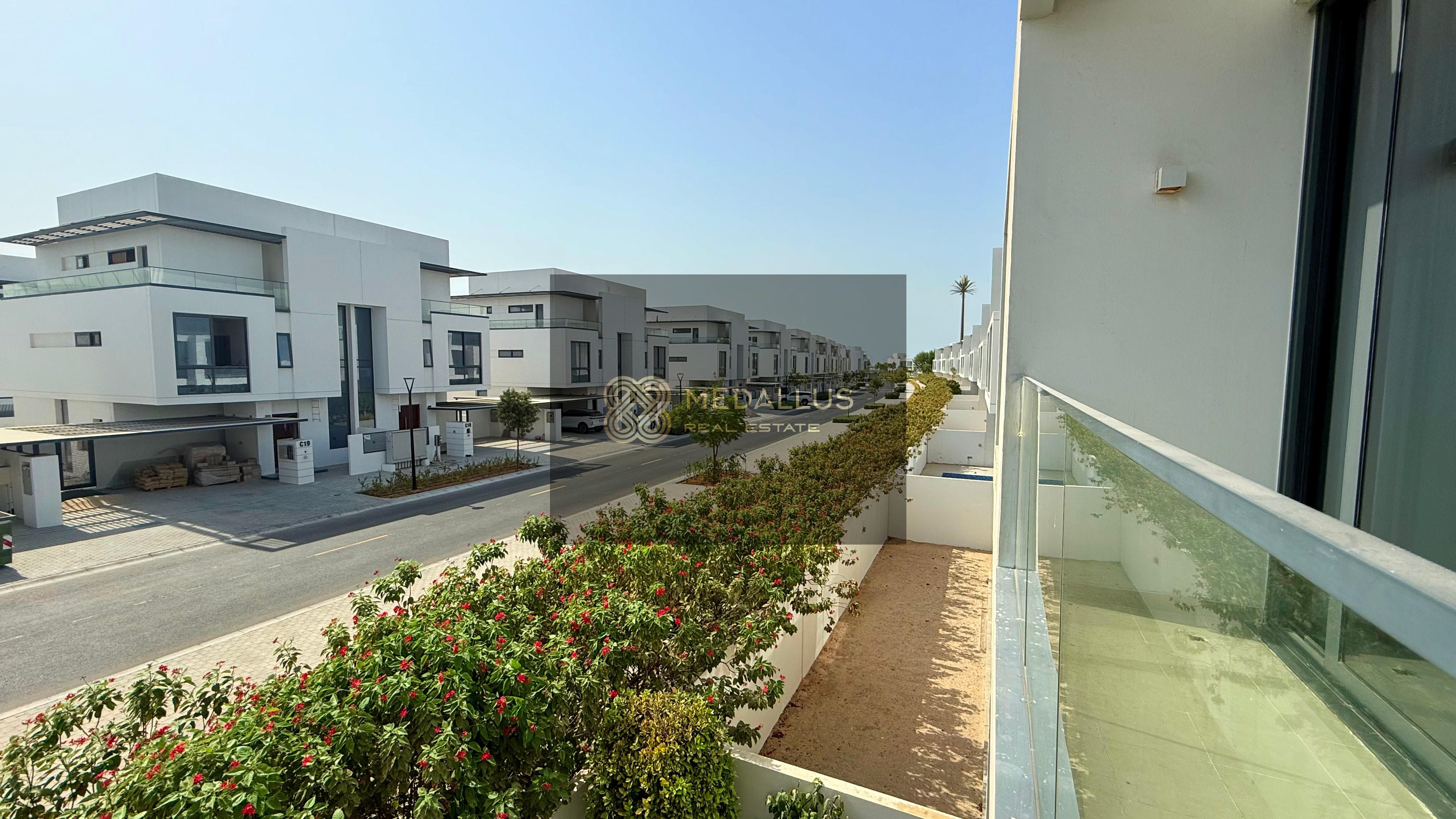 HOT DEAL -WATERFRONT COMMUNITY l LUXURY LIVING l HIGH ROI-