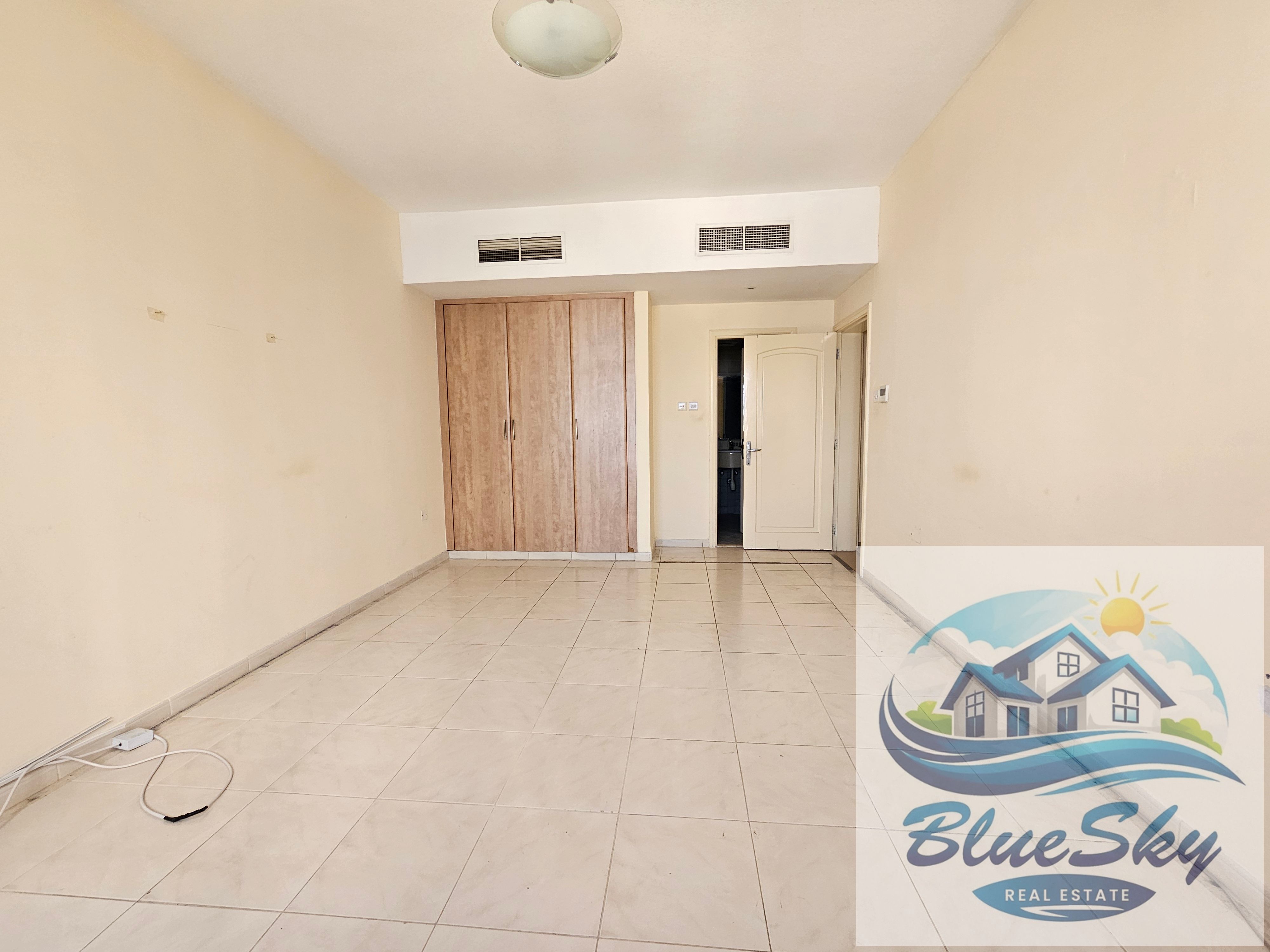 Close to king faisal 3bhk with close hall with master bedroom maid room just for rent 55k