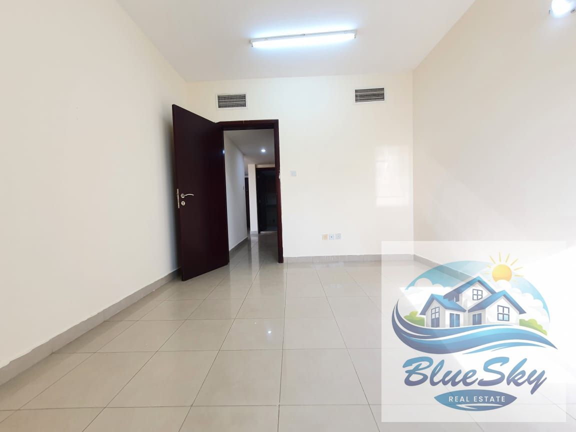 Excellent offer 1bhk With balcony close hall just for rent 32k