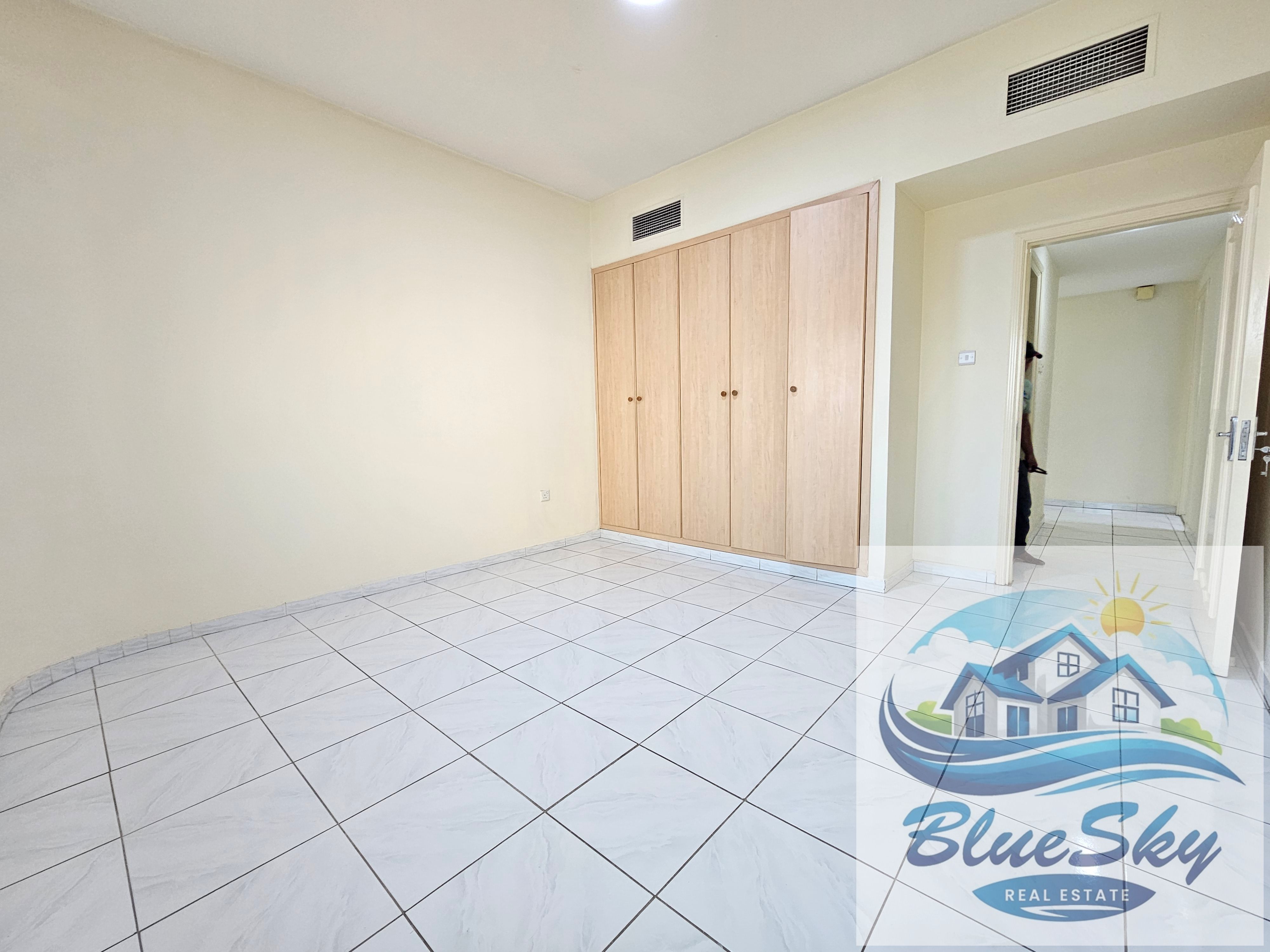 Amazing offer 2bhk with balcony wardrobe 4,6,cheq Payment close hall just for rent 38k only
